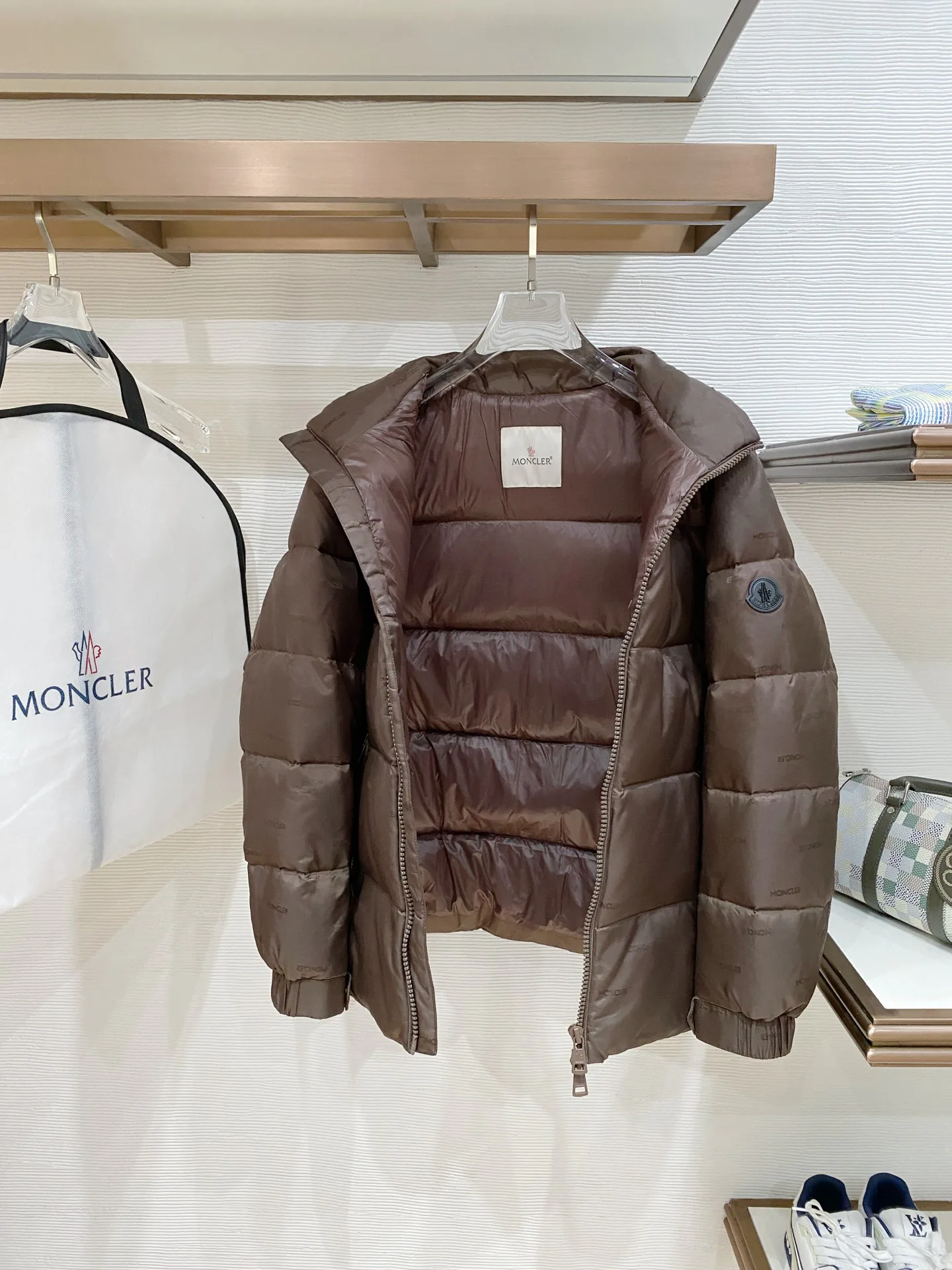 Куртки И Пуховики Мужские Moncler 17930665