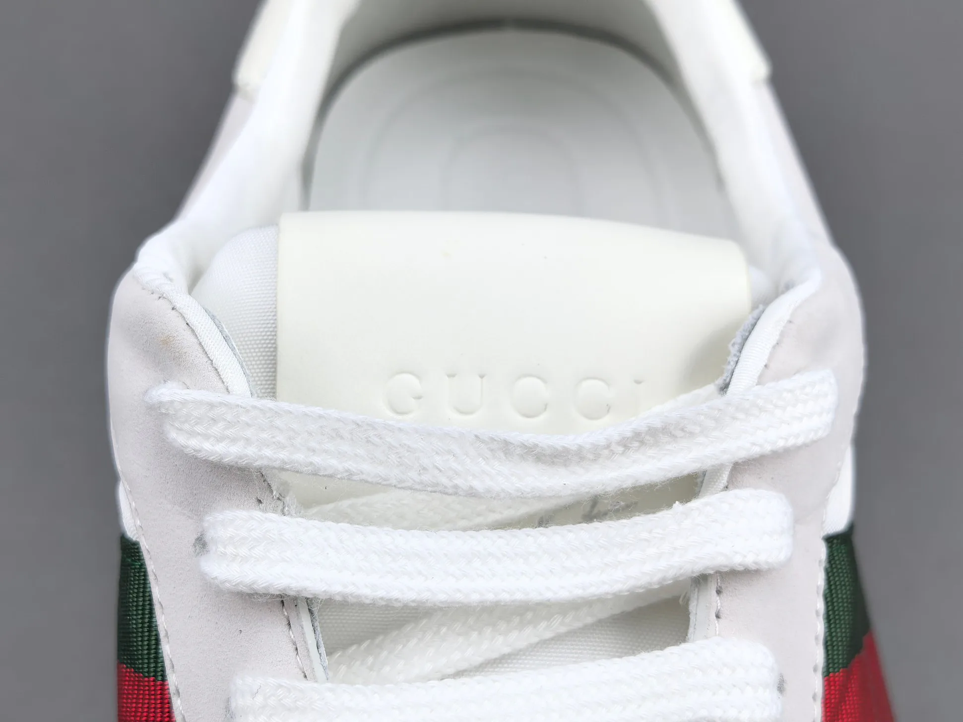 Кроссовки Женские Gucci 18552279
