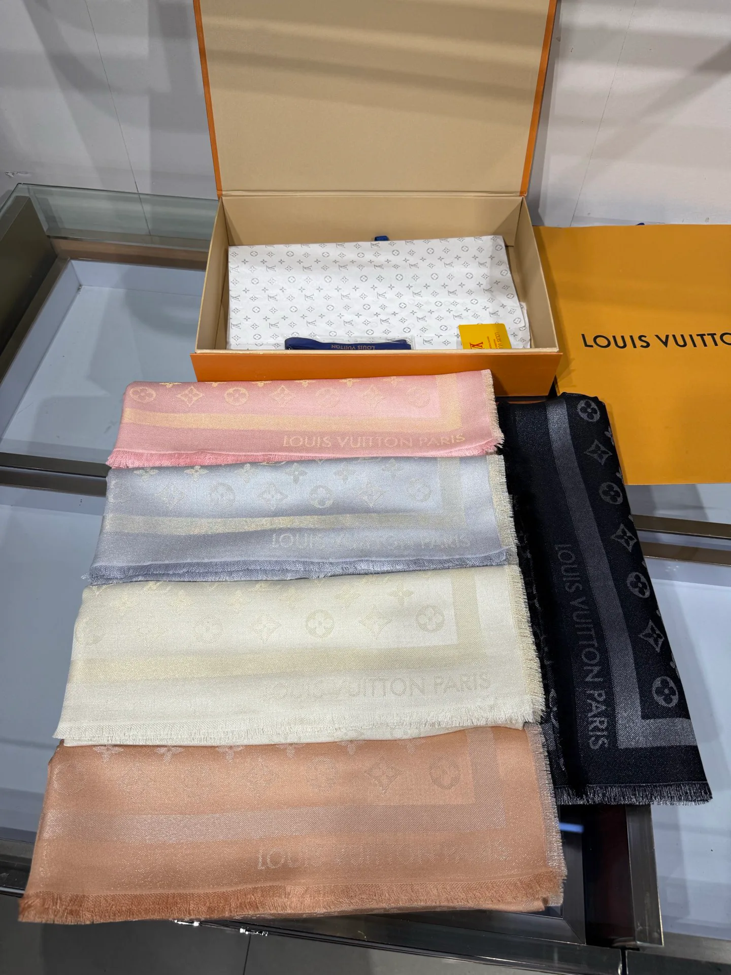 Шарфы Louis Vuitton 17795653