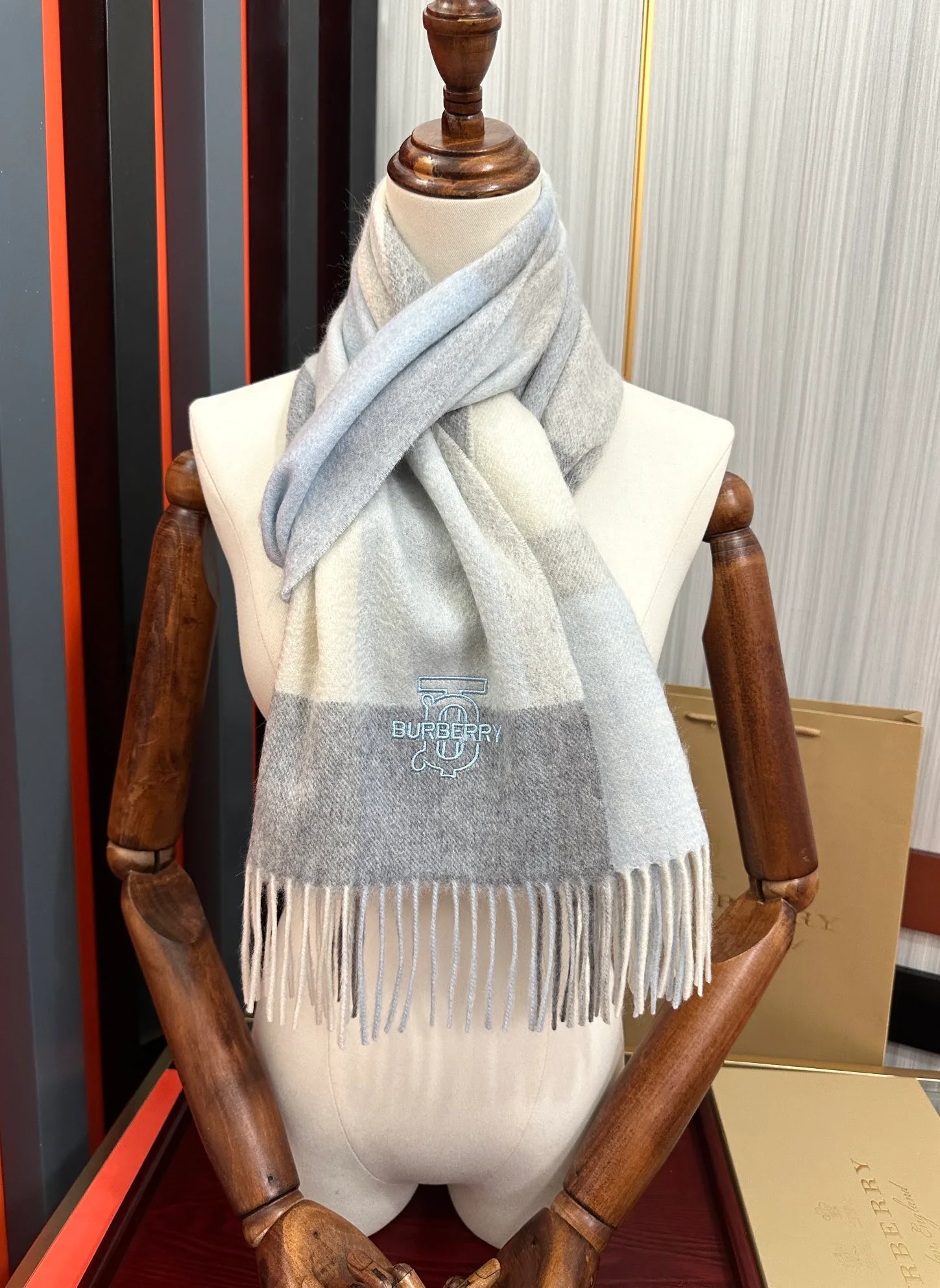 Шарфы Burberry 4516108