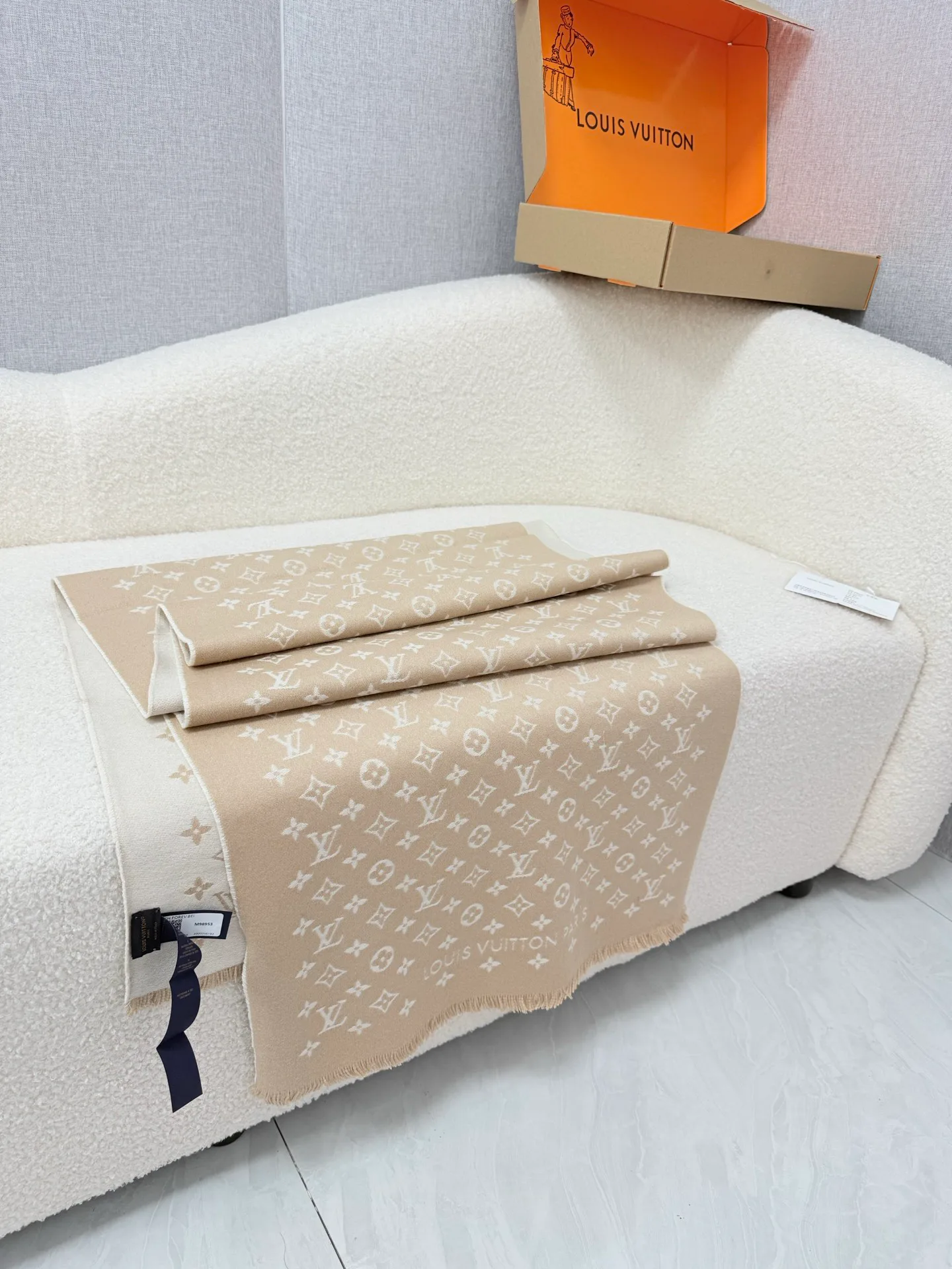 Шарфы Louis Vuitton 18627340