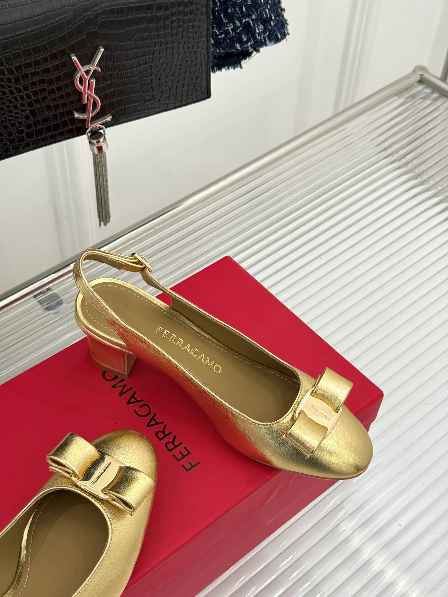 Туфли Женские Salvatore Ferragamo 13454964
