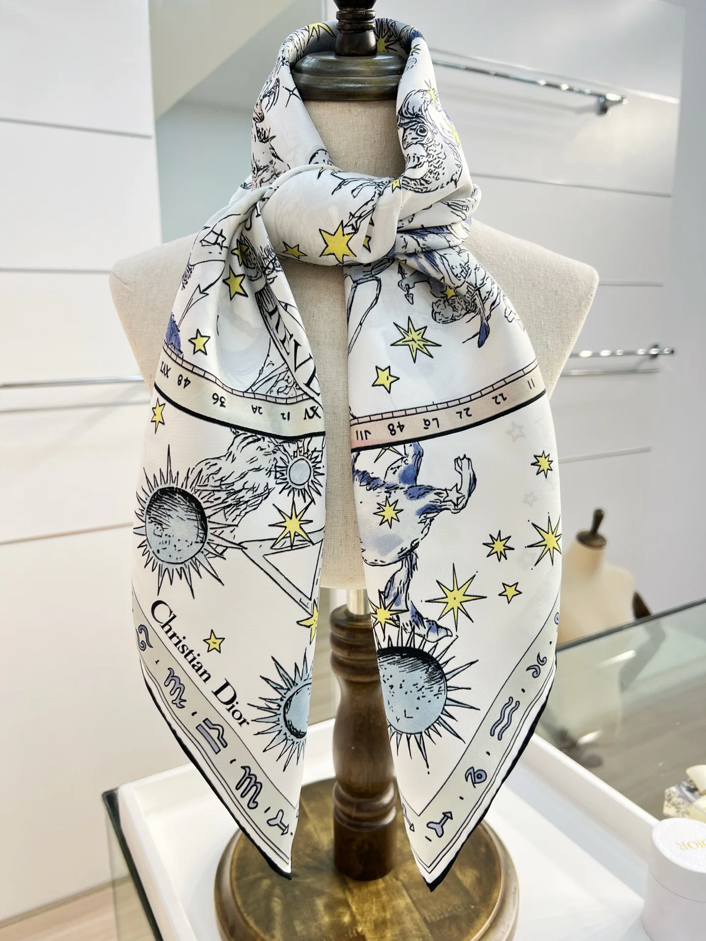 Платки Christian Dior 11722453