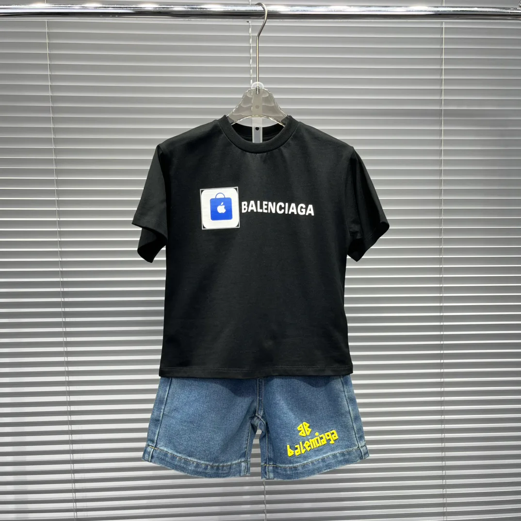 Футболки Женские Balenciaga Футболки Женские Balenciaga