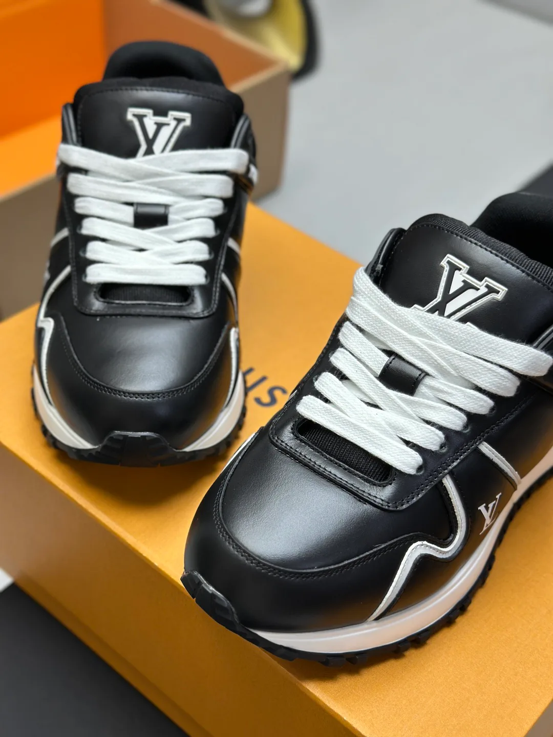 Кроссовки Женские Louis Vuitton 11073659