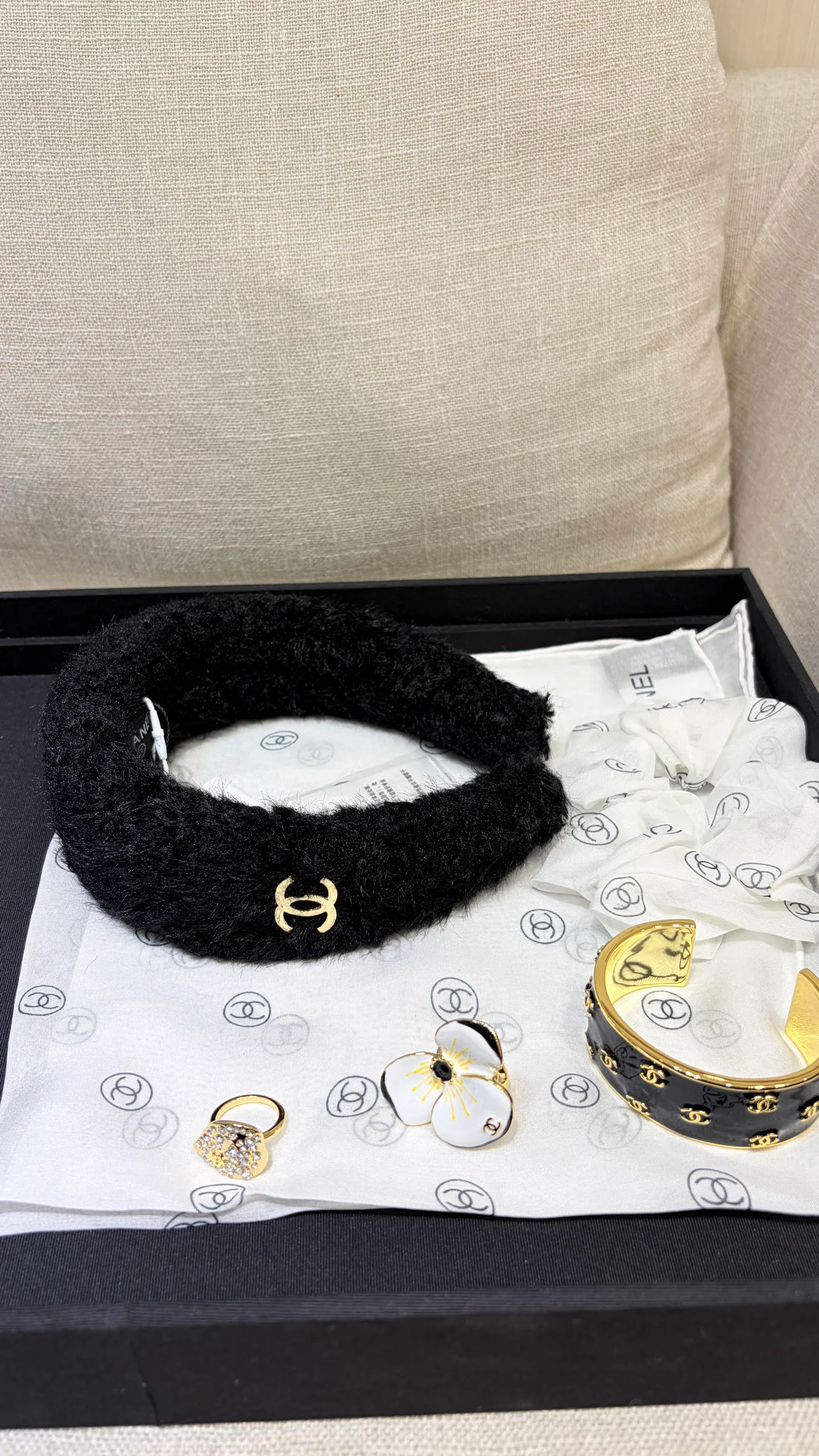 Головные Уборы Chanel 18454087