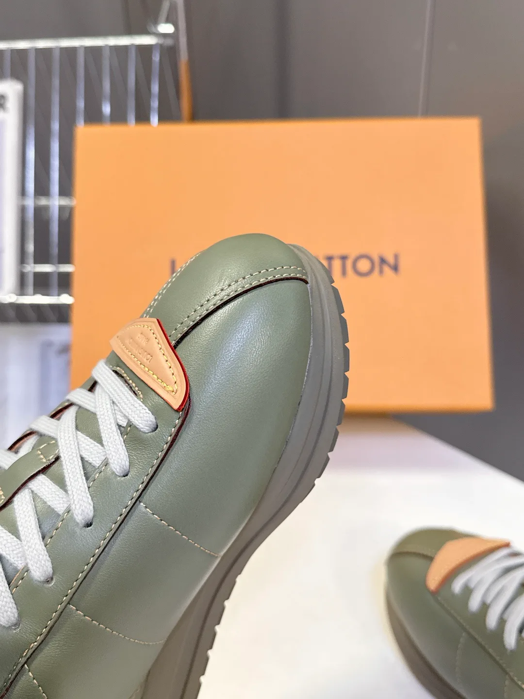 Кроссовки Женские Louis Vuitton 18005445