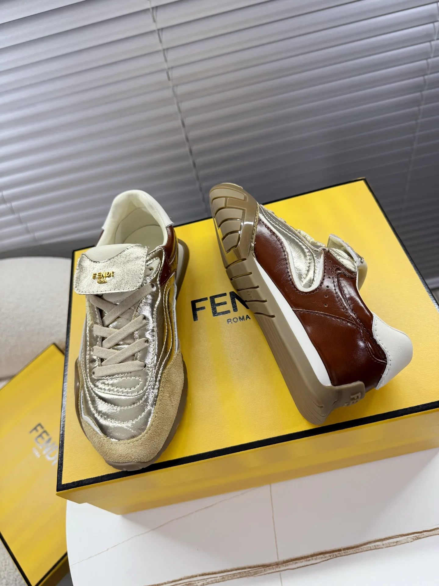 Кроссовки Женские Fendi 254845