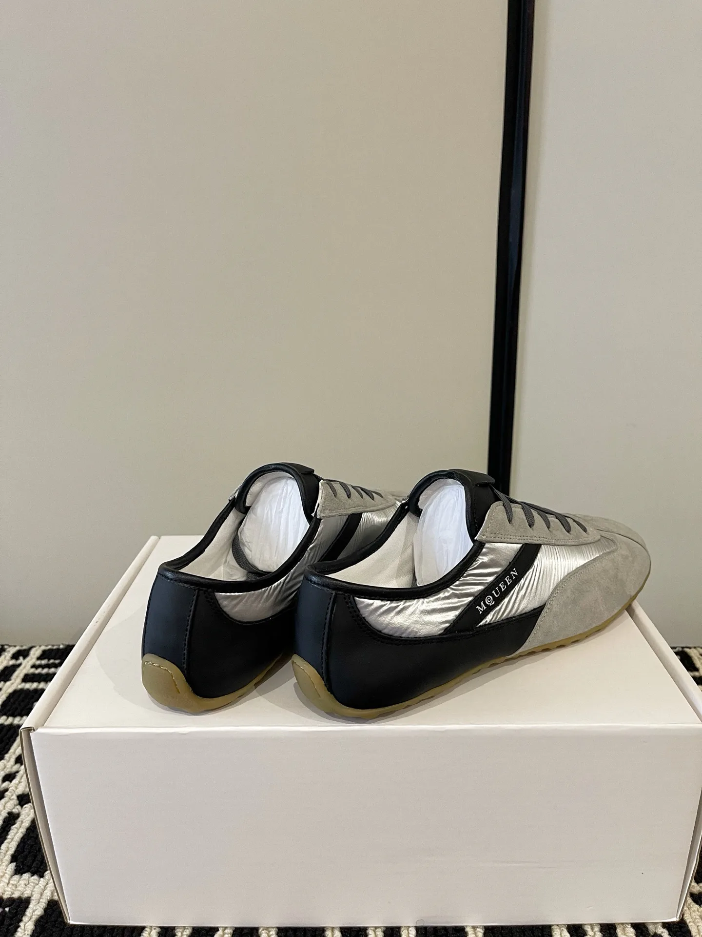 Кроссовки Женские Alexander Mcqueen 18386229