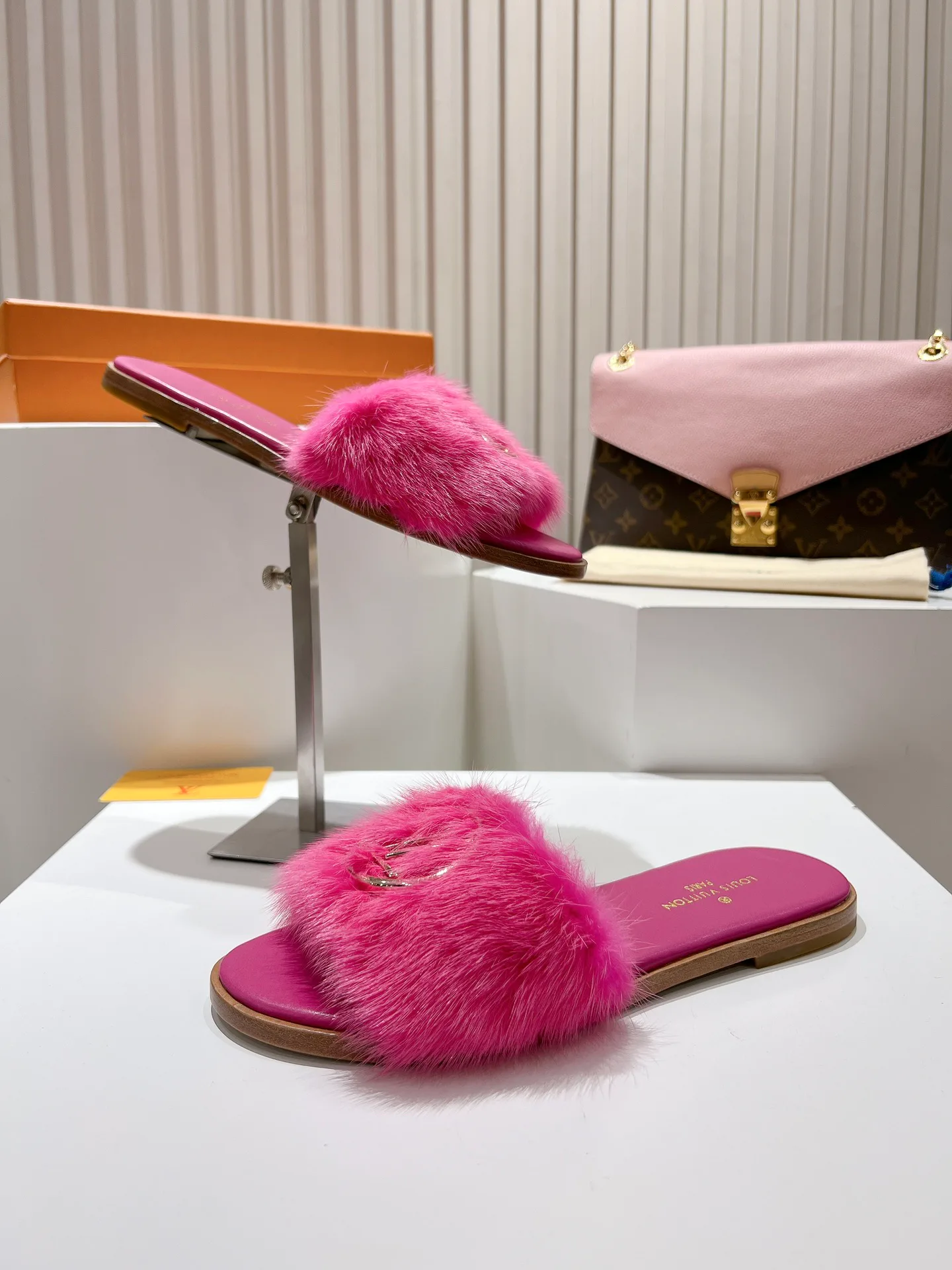 Босоножки Женские Louis Vuitton 11190746