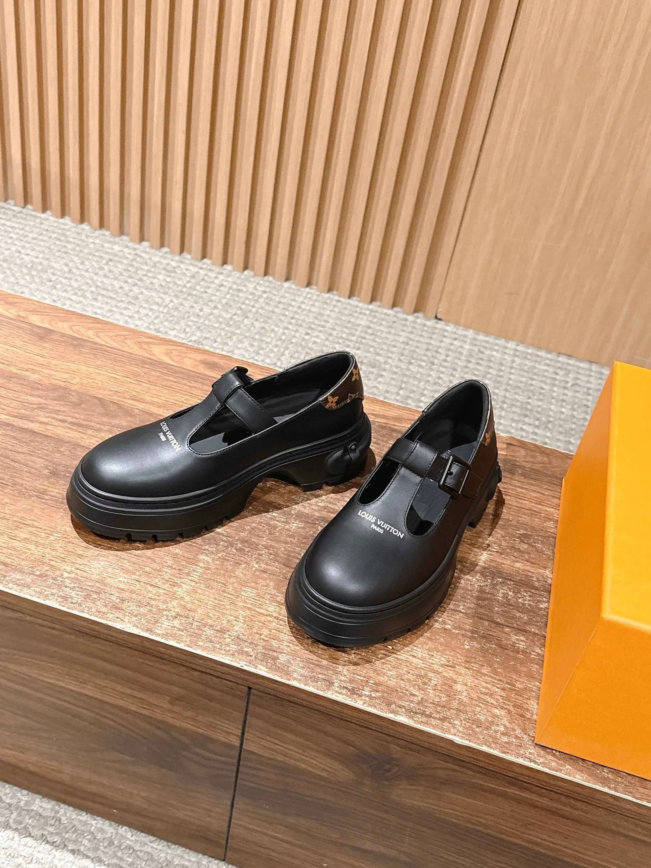 Туфли Женские Louis Vuitton 4385829