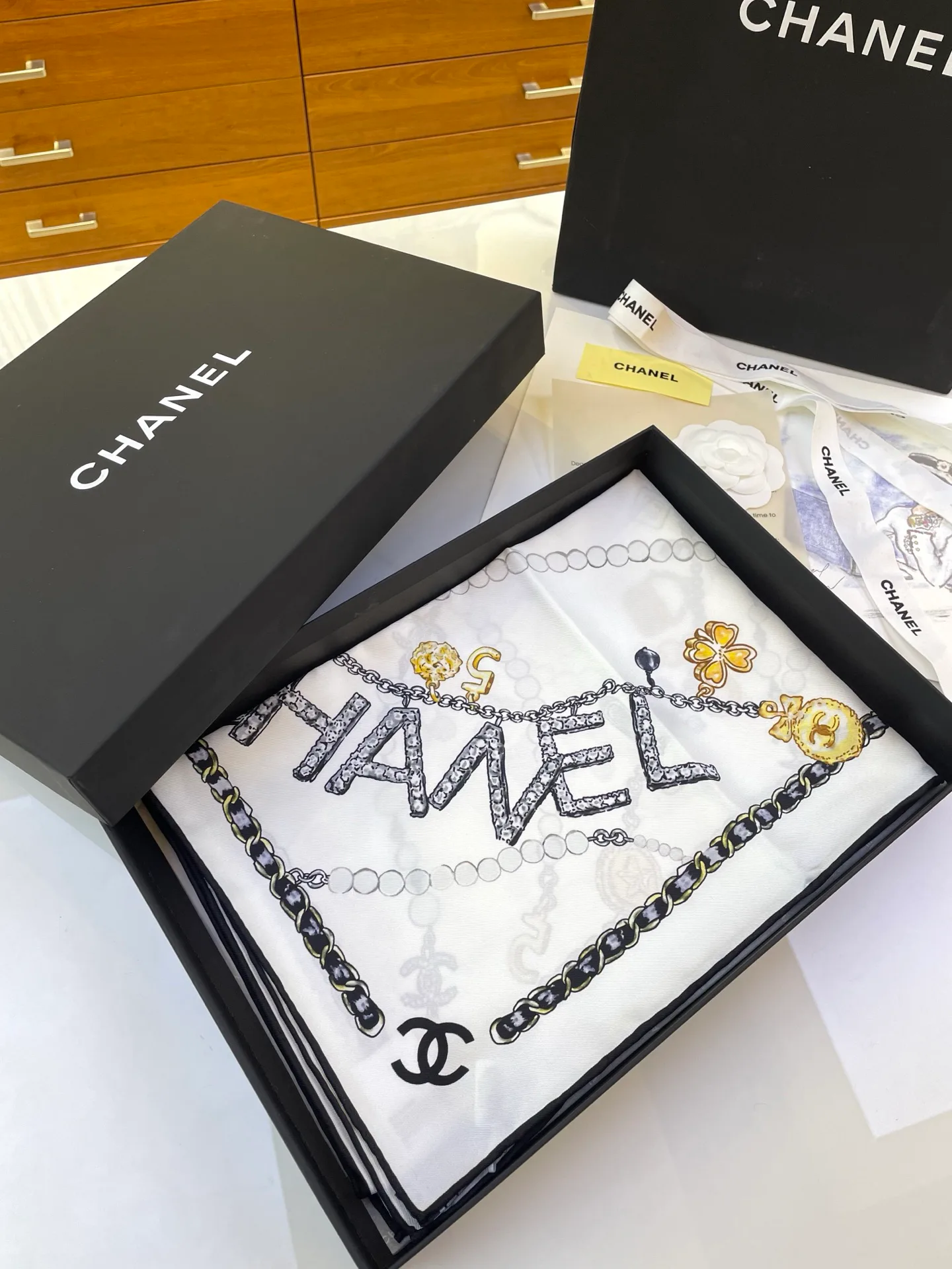 Шарфы Chanel 1981400