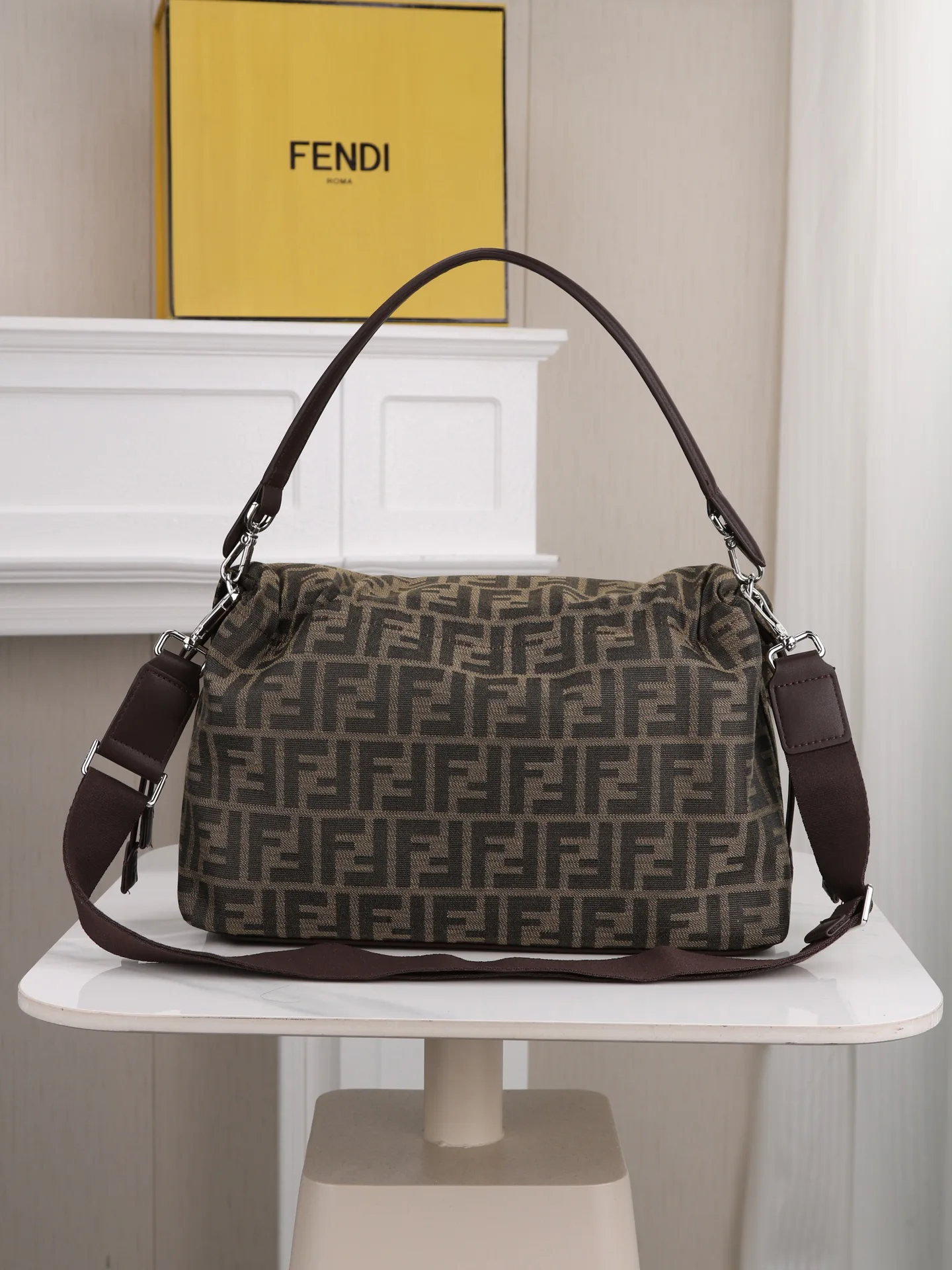 Сумки На Ремне Женские Fendi 18005127