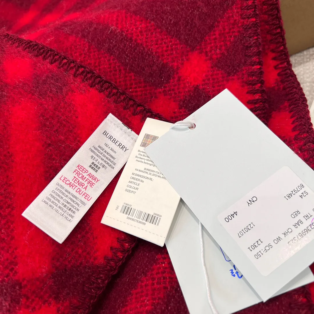 Шарфы Burberry 17945224