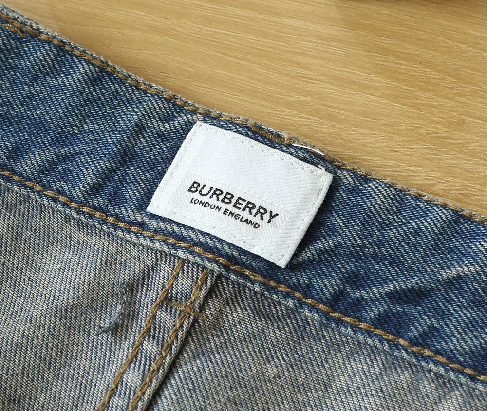 Джинсы Мужские Burberry 17904867