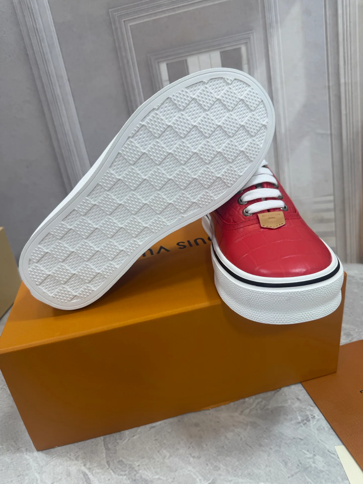 Кроссовки Женские Louis Vuitton 18190054