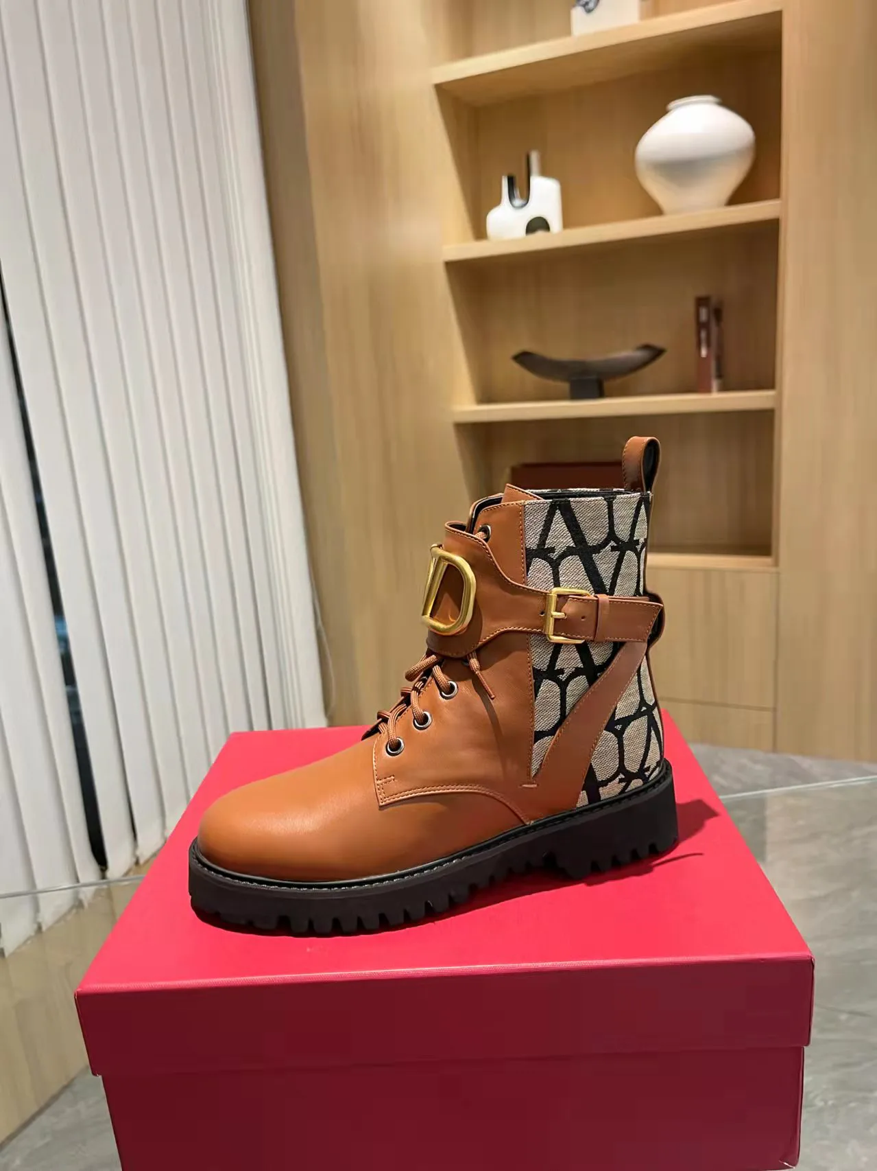 Ботинки Женские Valentino 18616592