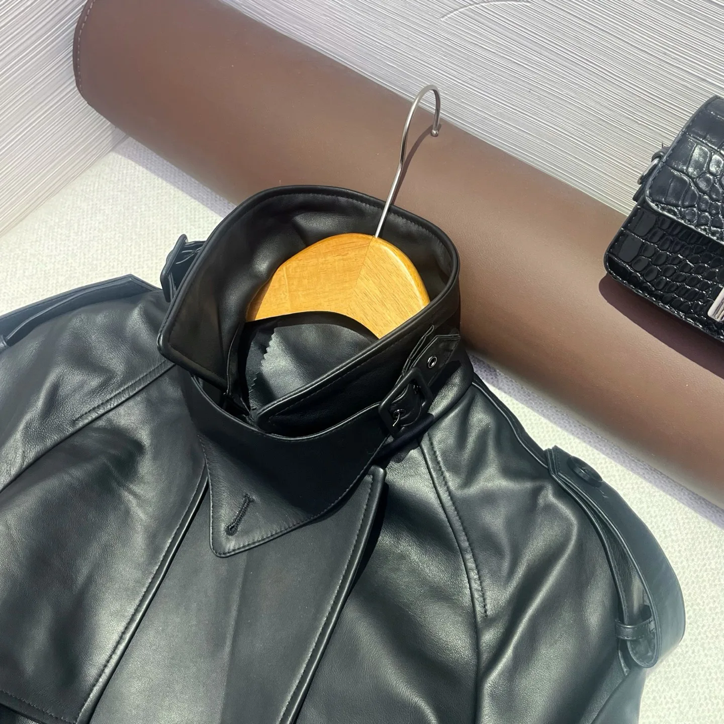 Кожаные Куртки И Дублёнки Женские Saint Laurent 18721291