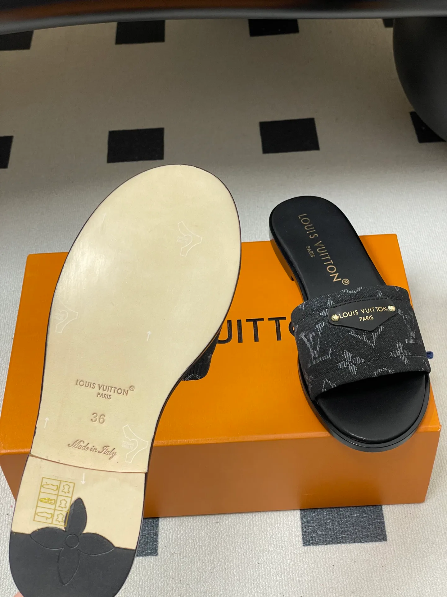 Шлепанцы Женские Louis Vuitton 3361692