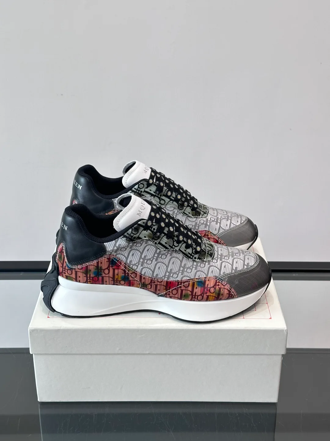 Кроссовки Женские Alexander Mcqueen 450179