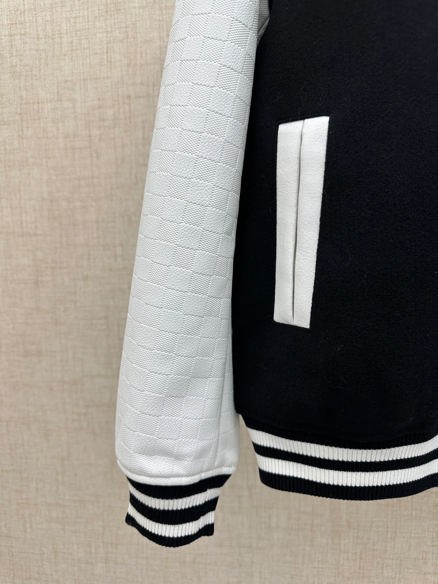 Куртки И Пуховики Женские Louis Vuitton 212534