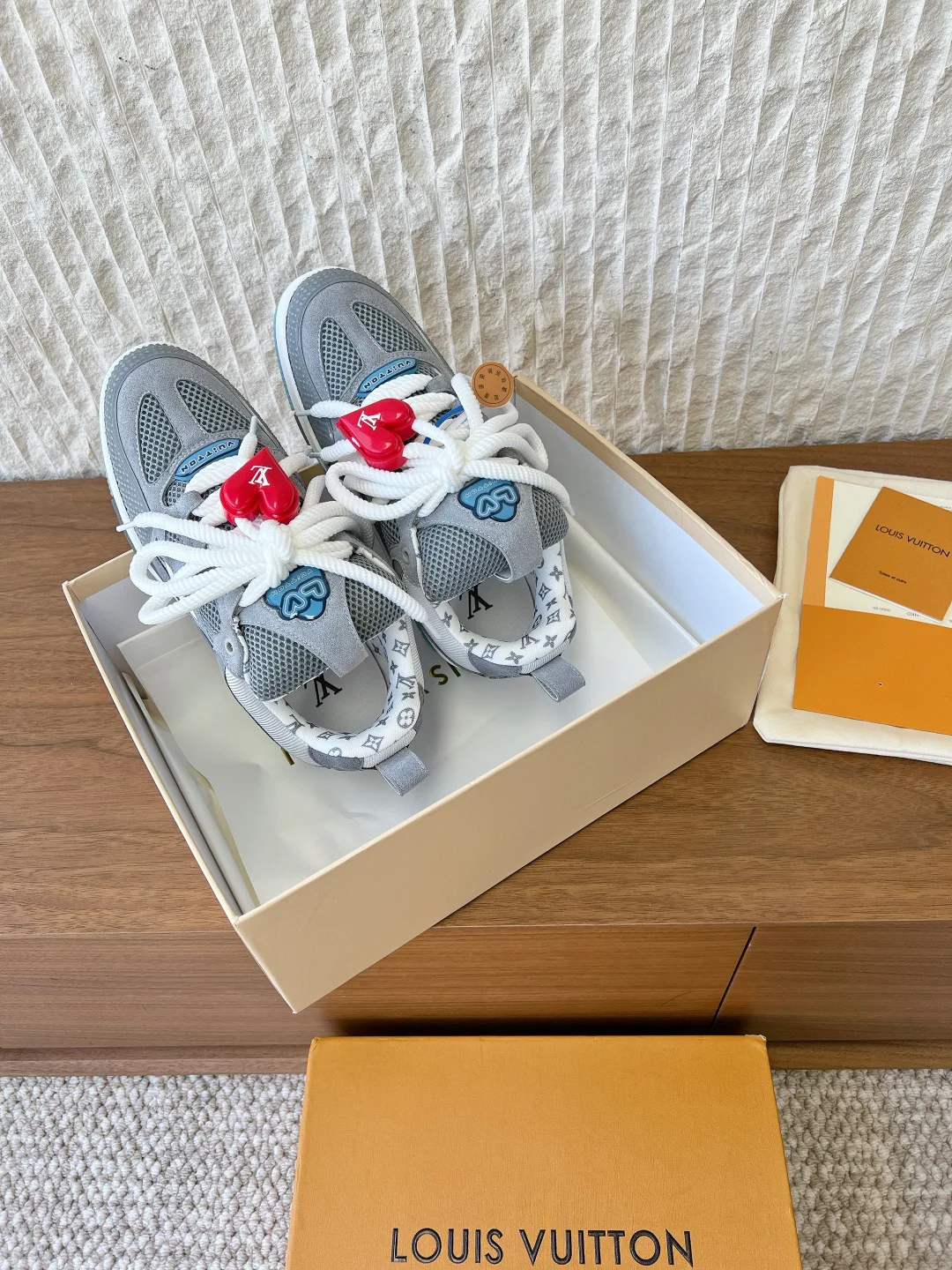 Кроссовки Женские Louis Vuitton 1014749