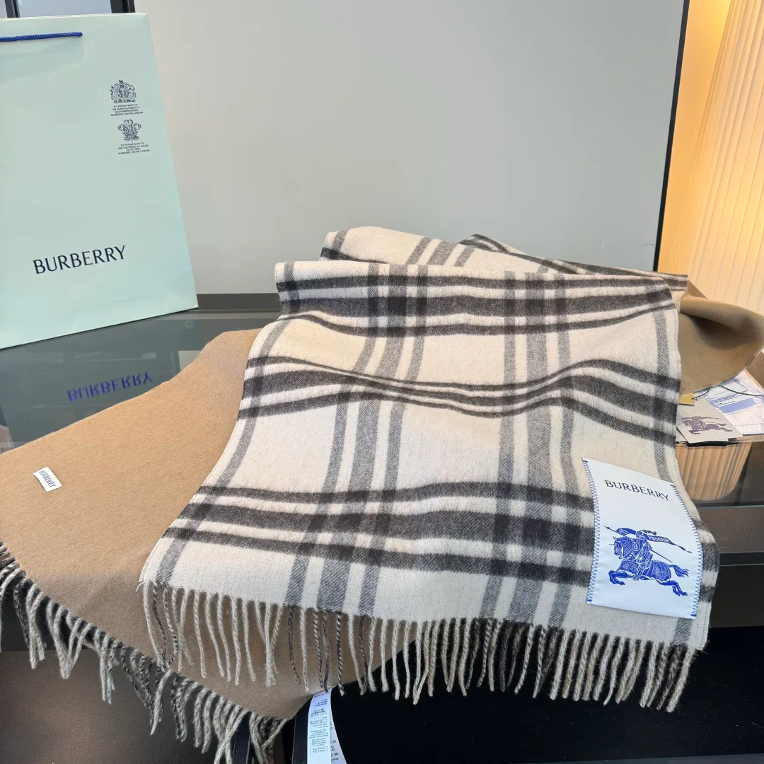 Шарфы Burberry 18627289