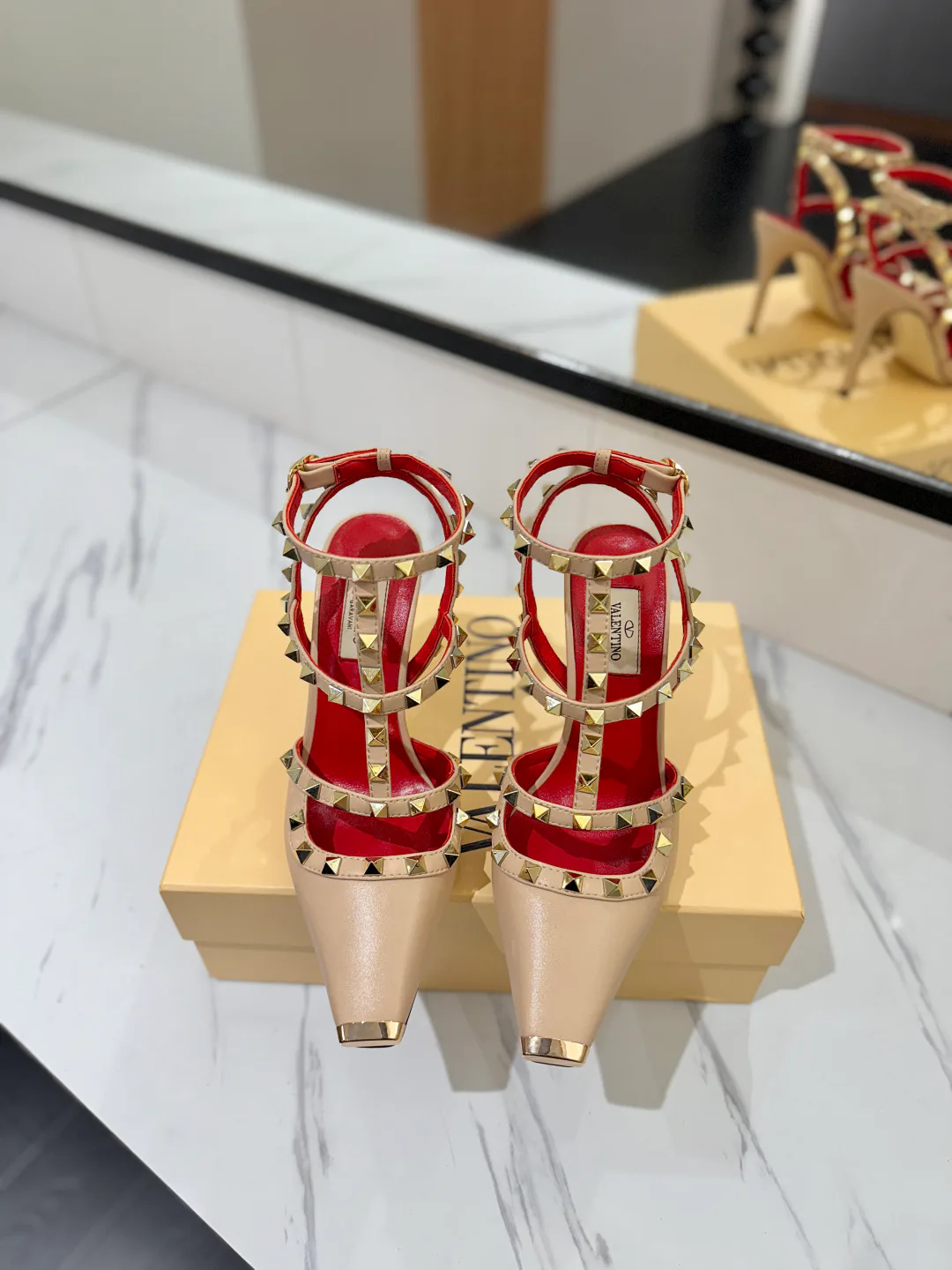 Босоножки Женские Valentino 17305539