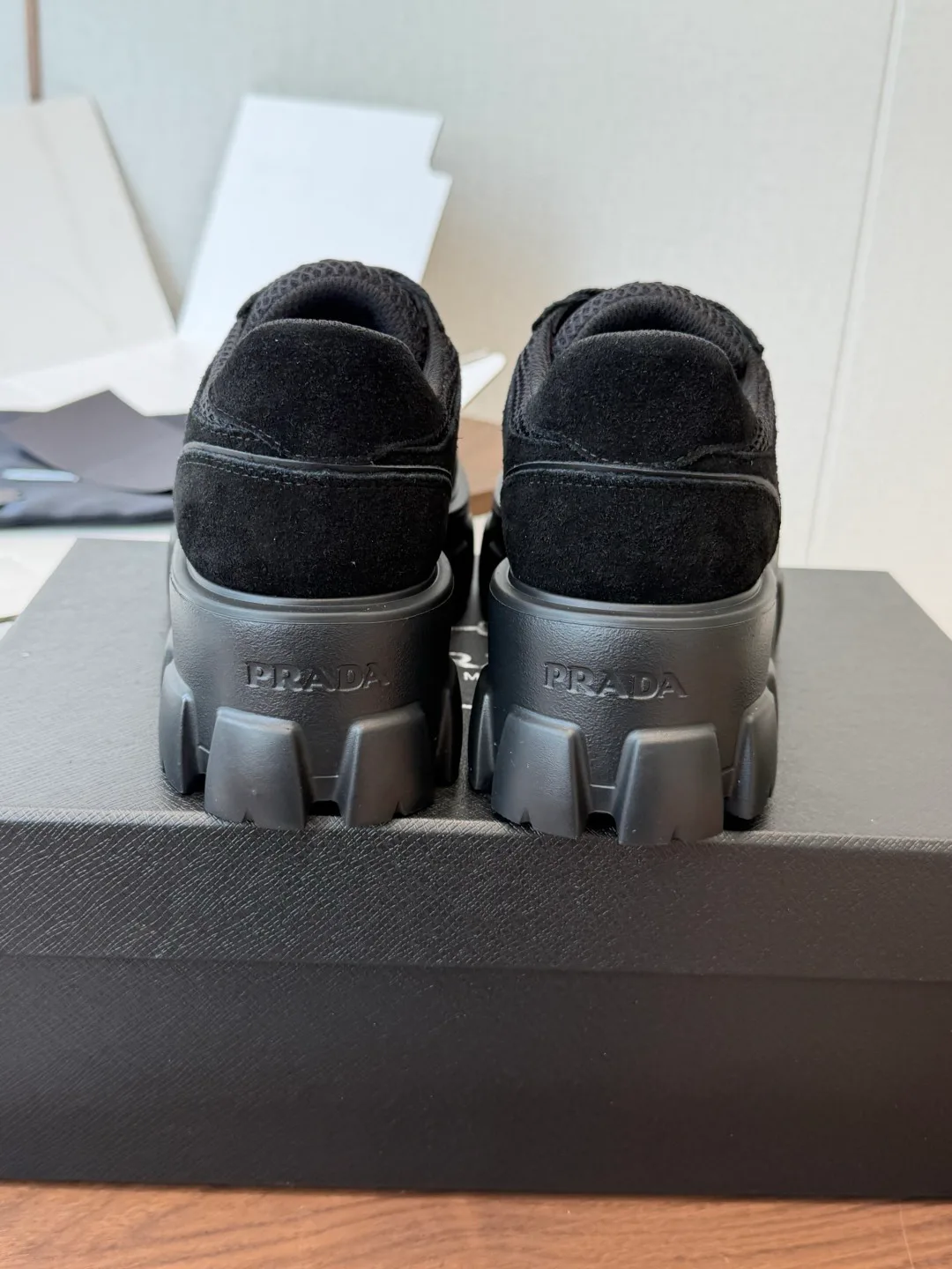 Кроссовки Женские Prada 19039094