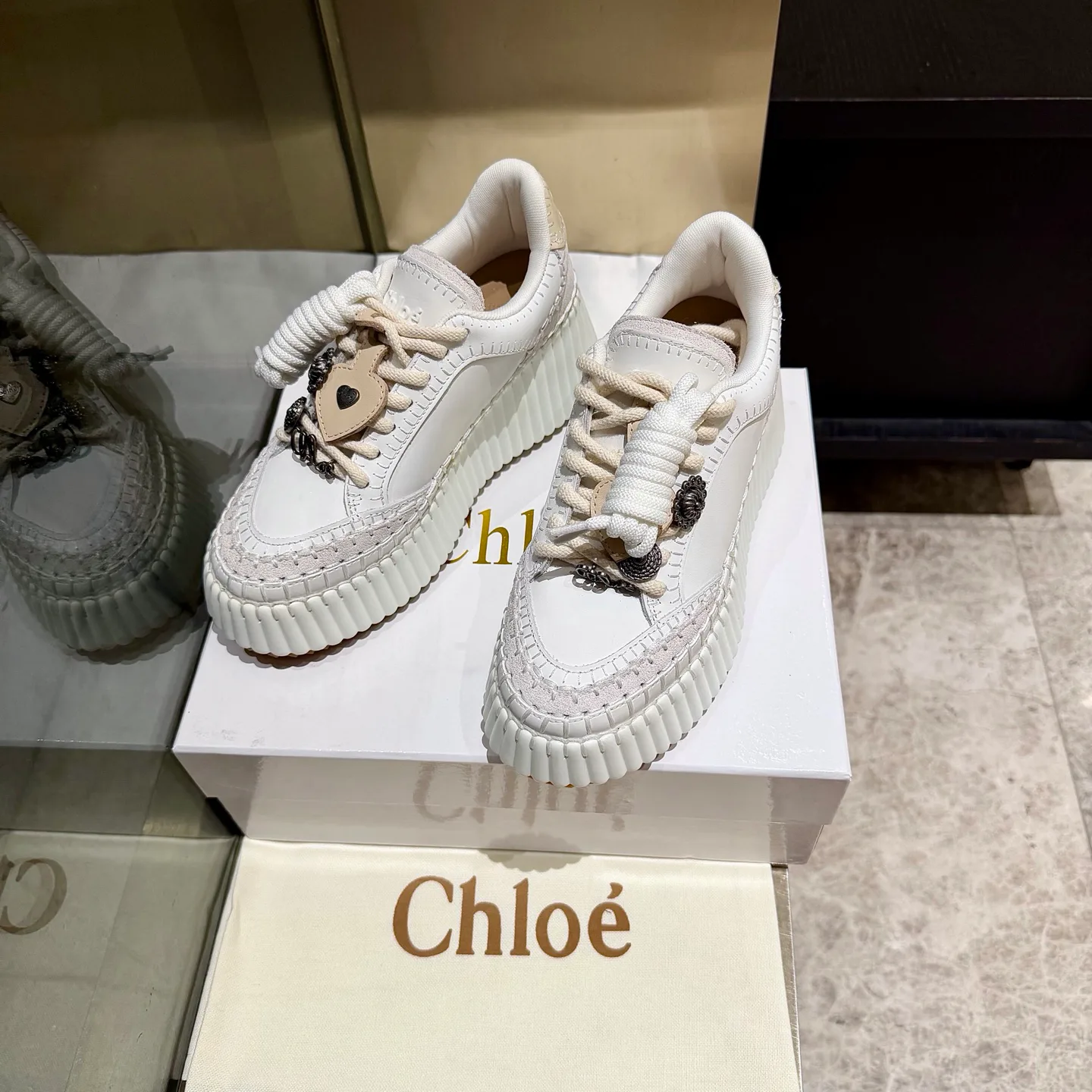 Кроссовки Женские Chloe 18104585