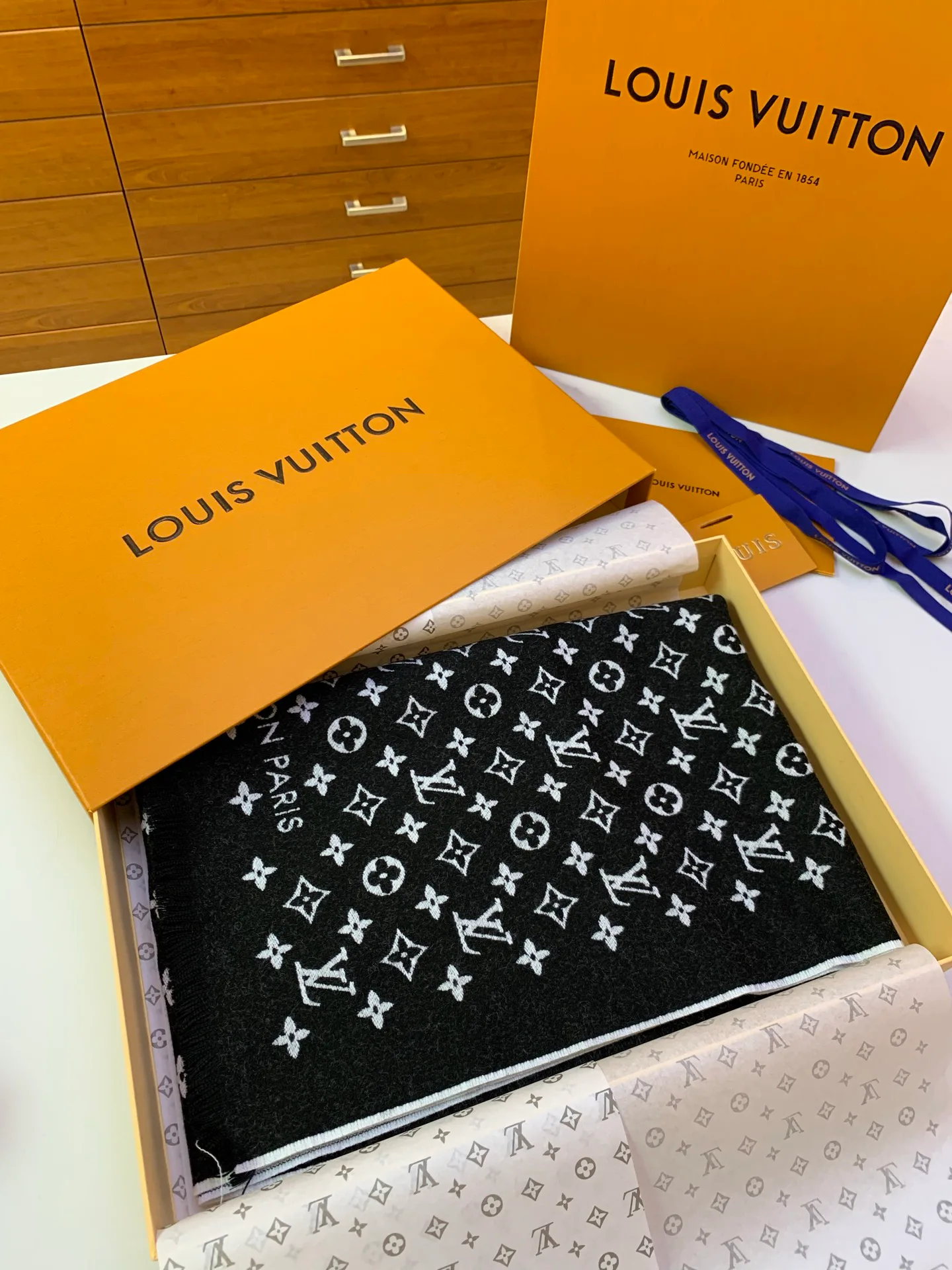 Шарфы Louis Vuitton 18535869
