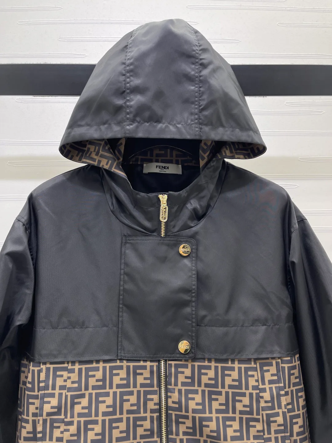 Куртки И Пуховики Женские Fendi 18757429