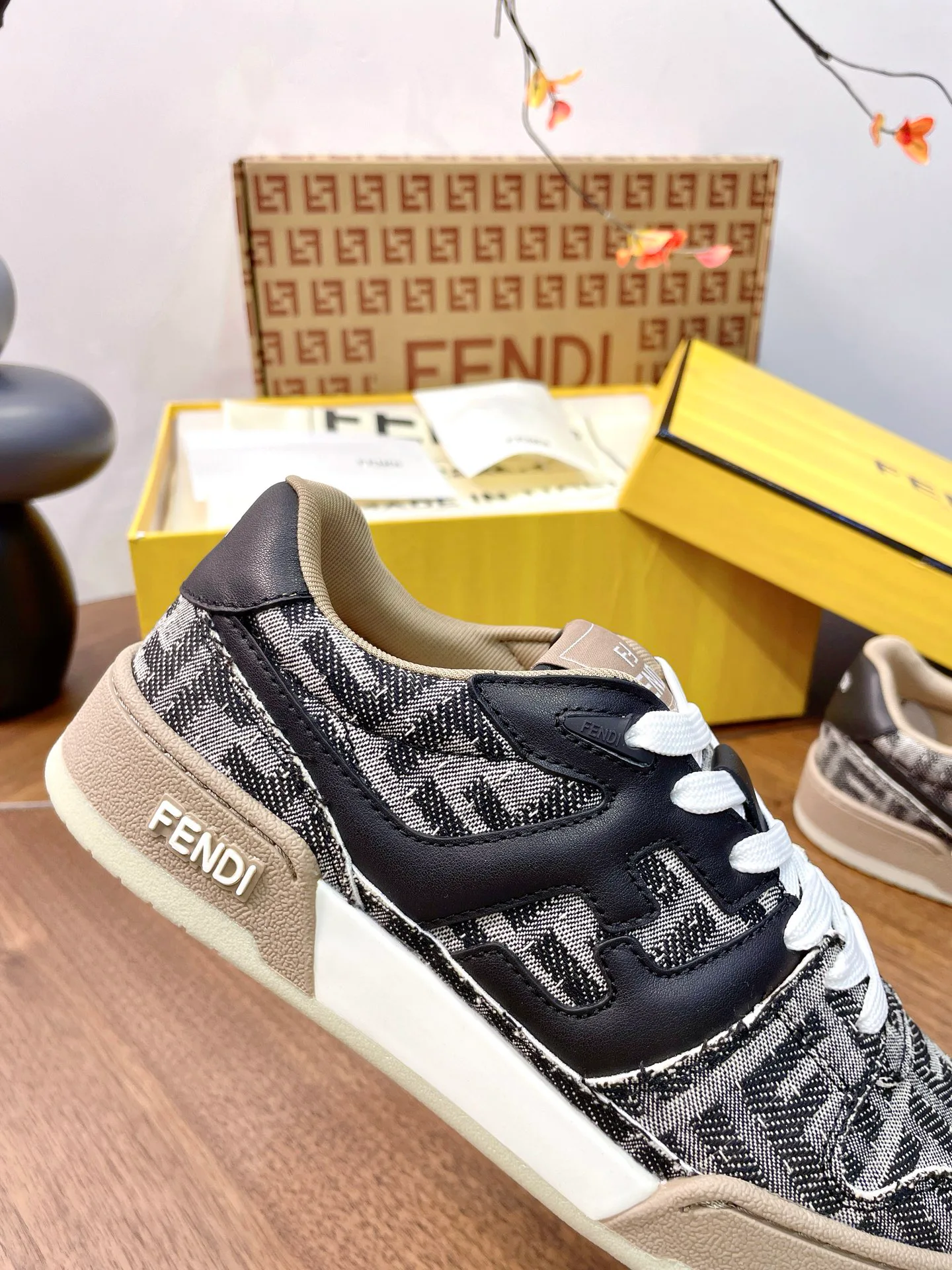 Кроссовки Женские Fendi 17957355