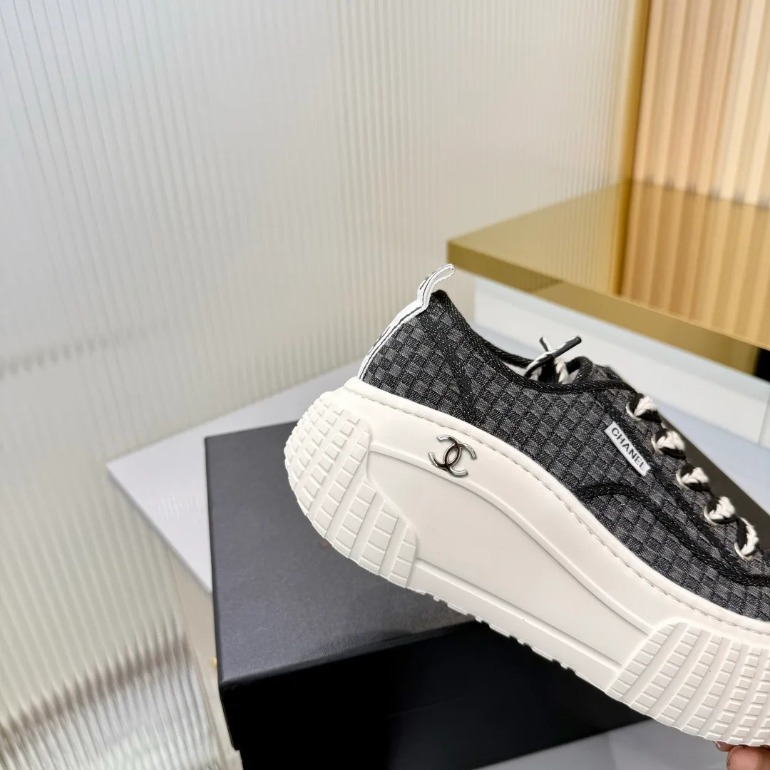 Кроссовки Женские Chanel 18366990