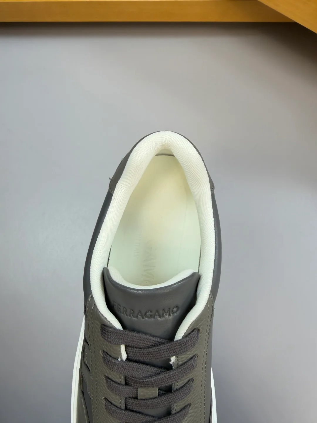 Кроссовки Женские Salvatore Ferragamo 11874845