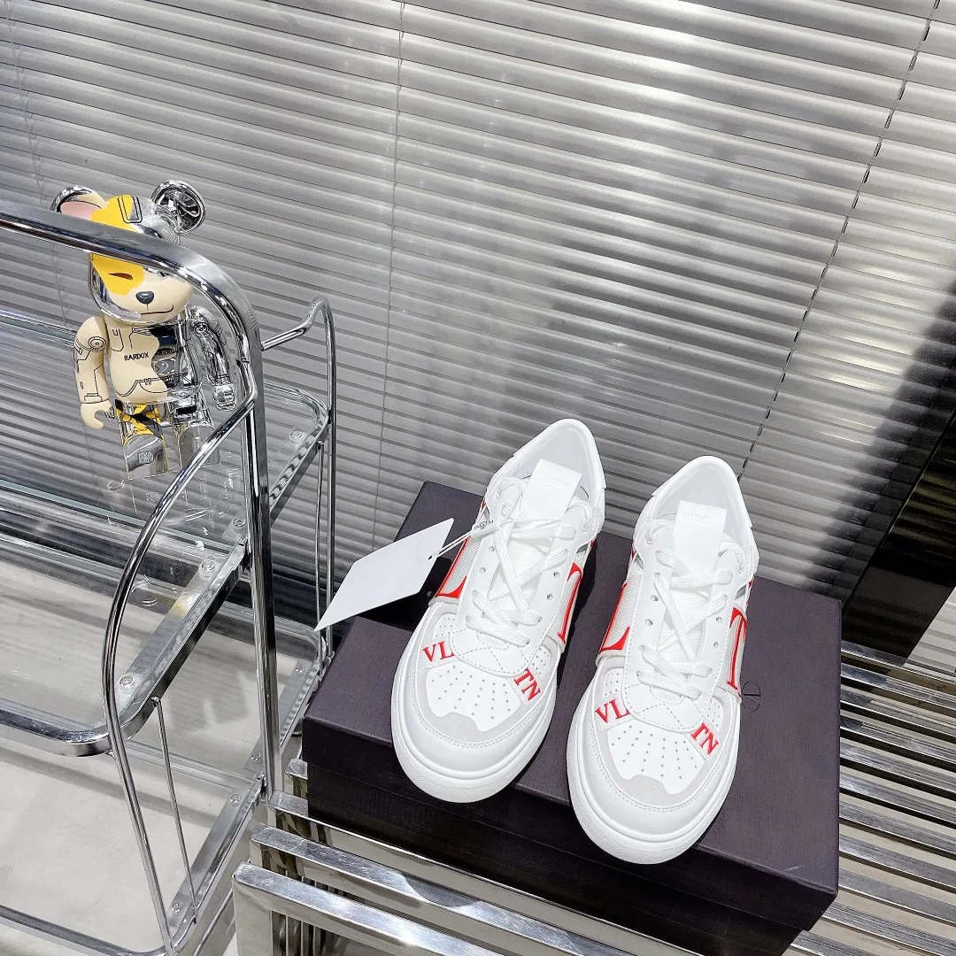 Кроссовки Женские Valentino 904569