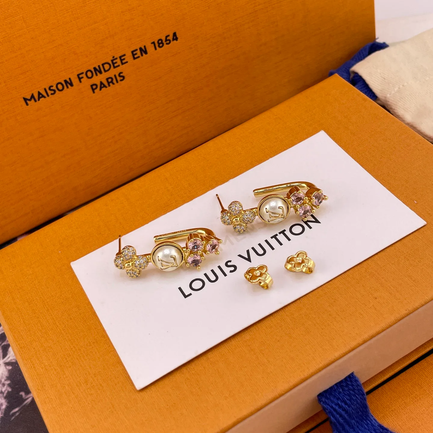 Бижутерия Louis Vuitton 18441625