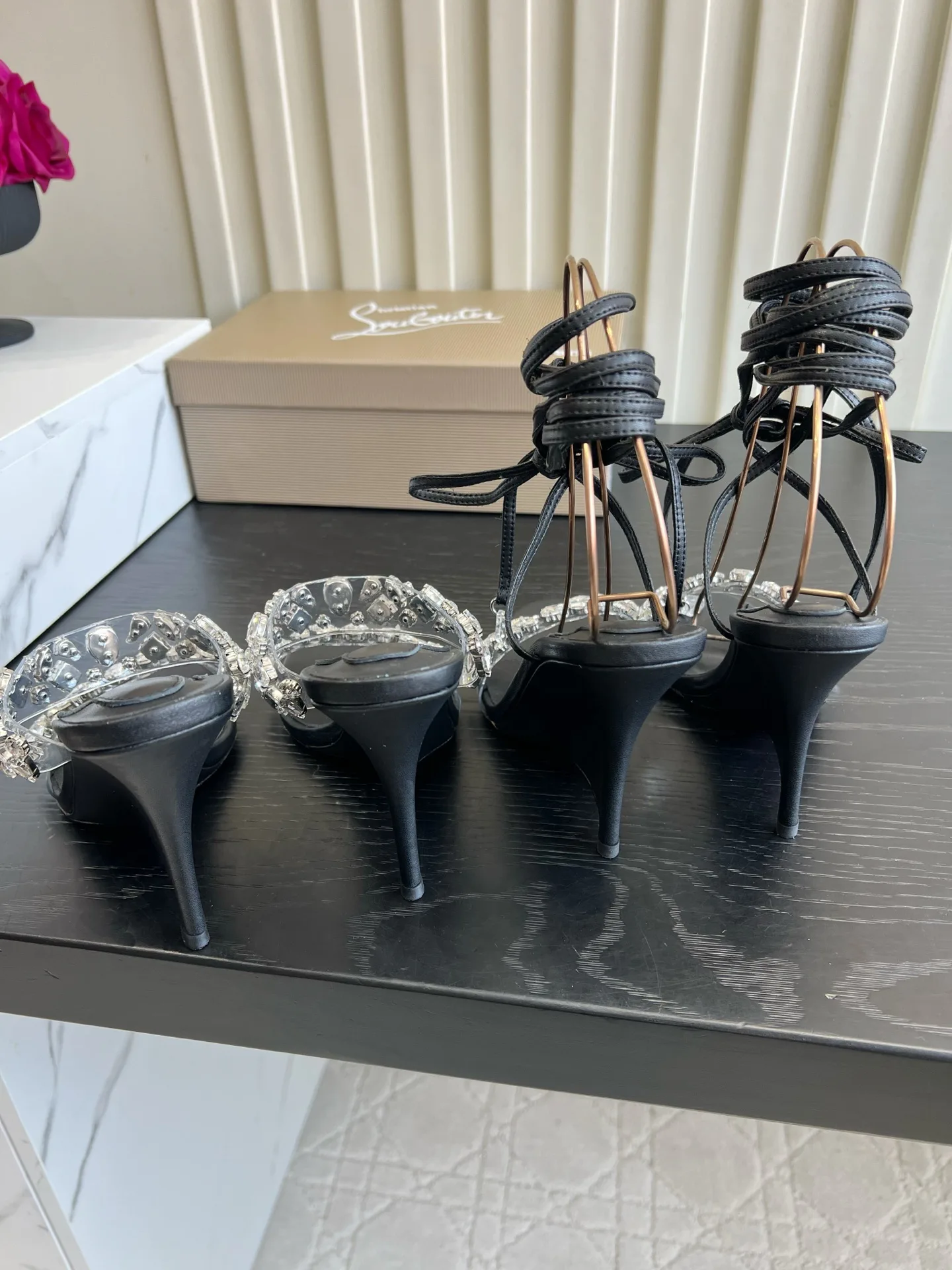 Босоножки Женские Christian Louboutin 18614264