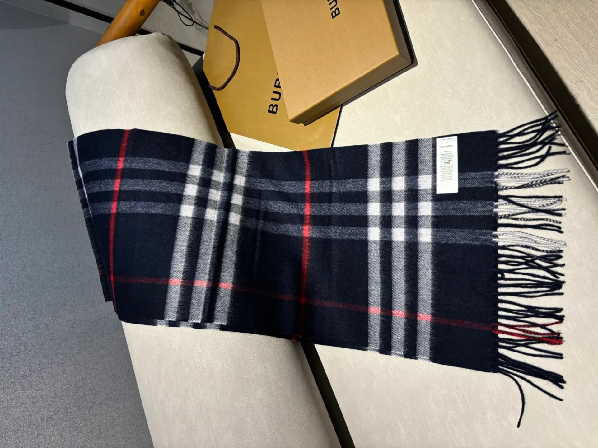 Шарфы Burberry 256995