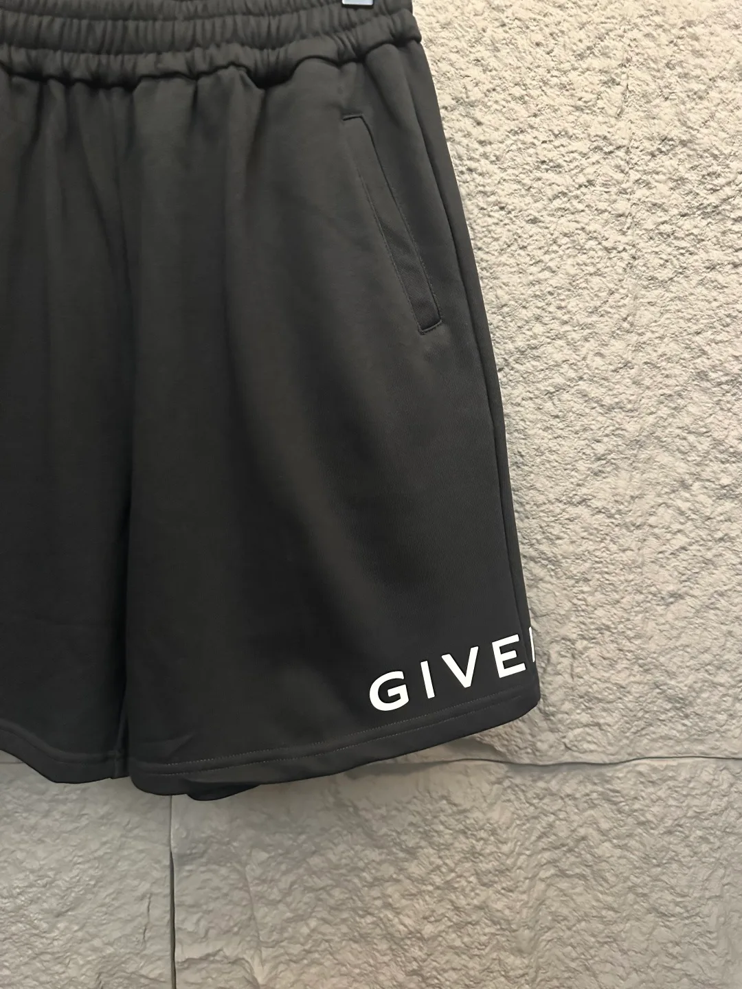 Шорты Женские Givenchy 12773392