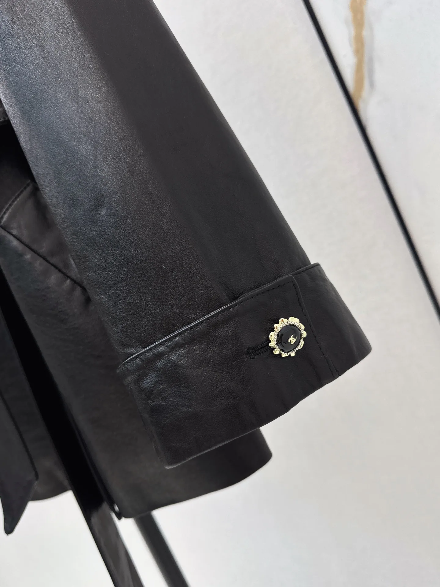 Кожаные Куртки И Дублёнки Женские Chanel 18253120