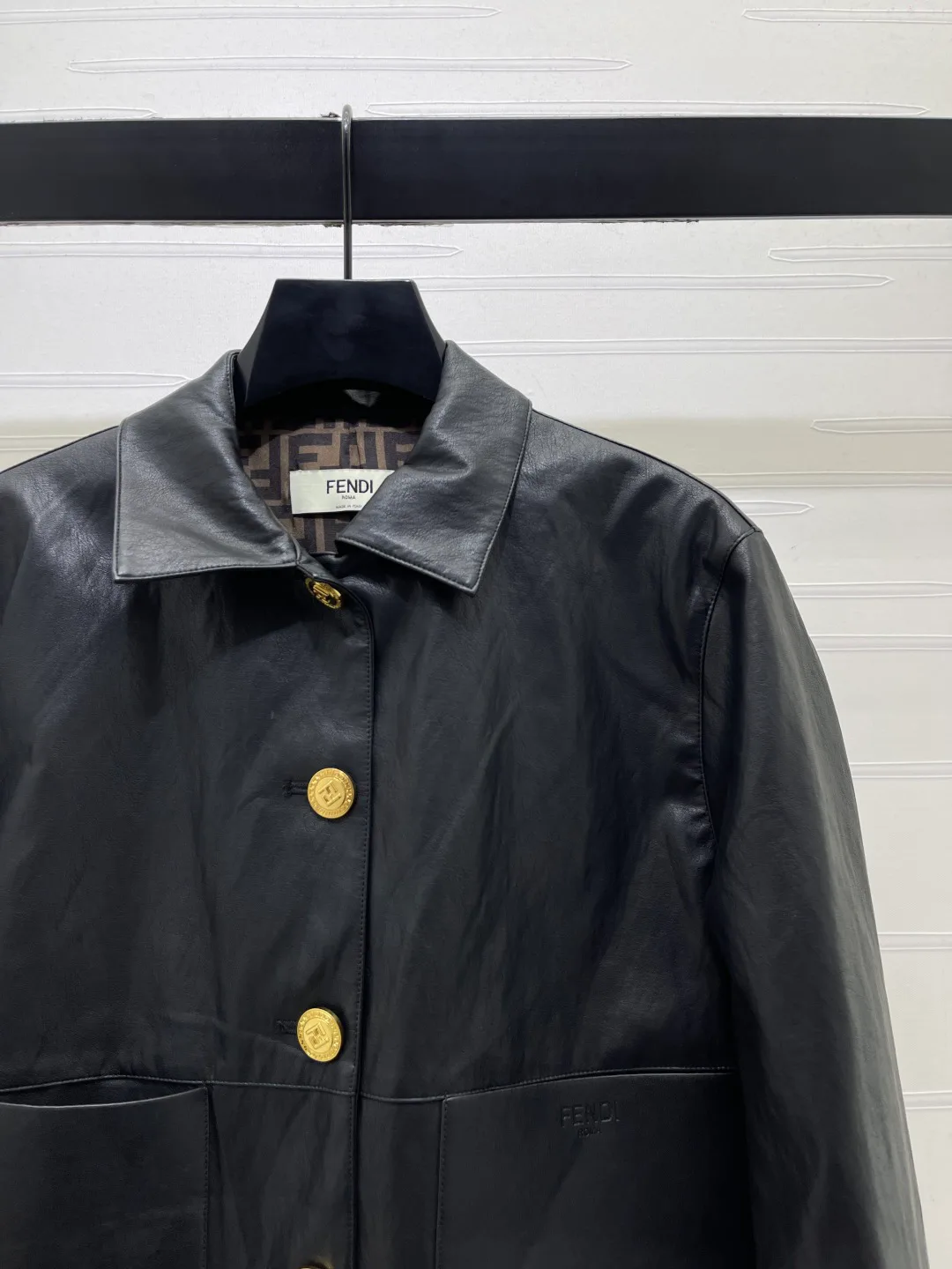 Кожаные Куртки И Дублёнки Женские Fendi 18437134