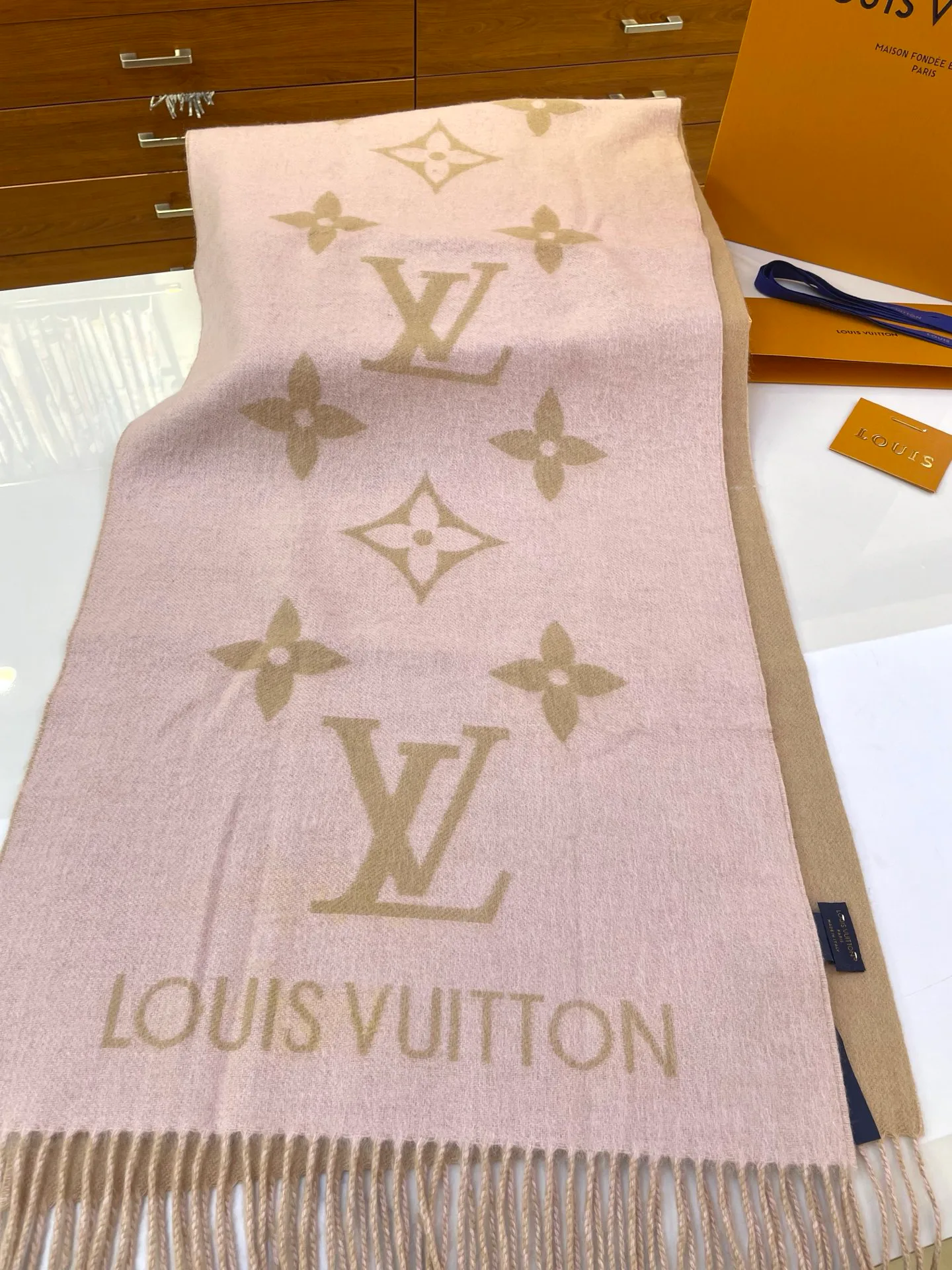Шарфы Louis Vuitton 2643481