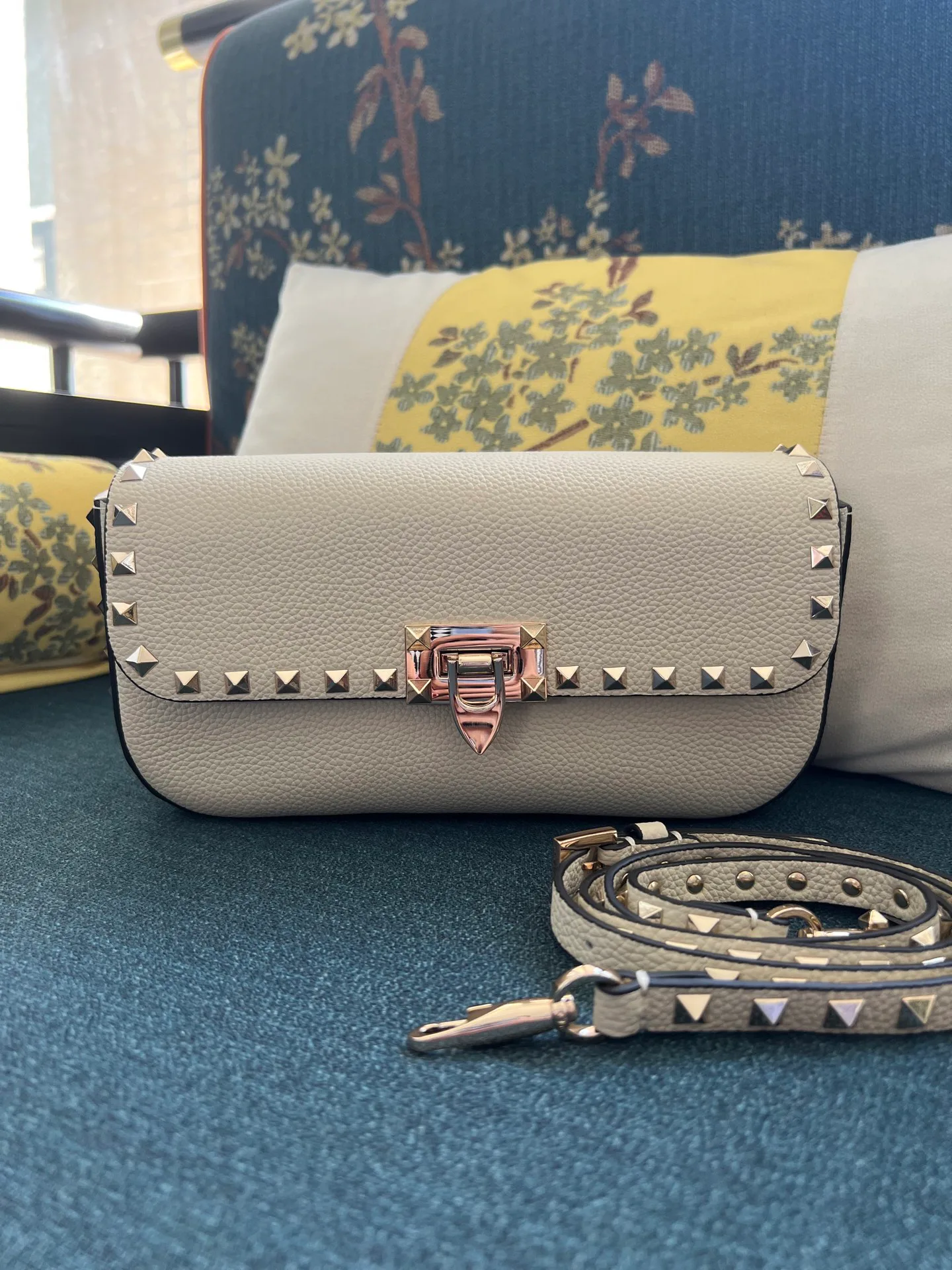 Сумки На Ремне Женские Valentino 8728874