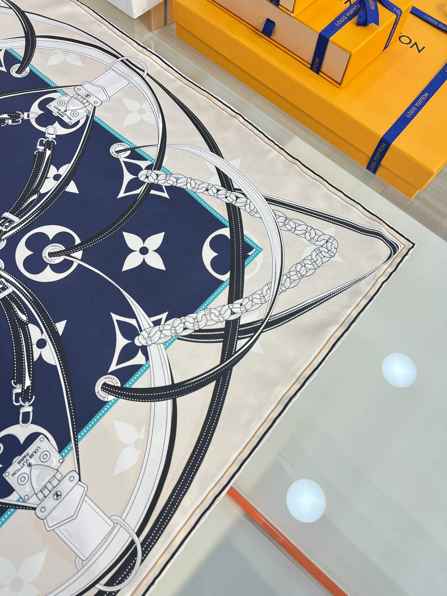 Шарфы Louis Vuitton 16270