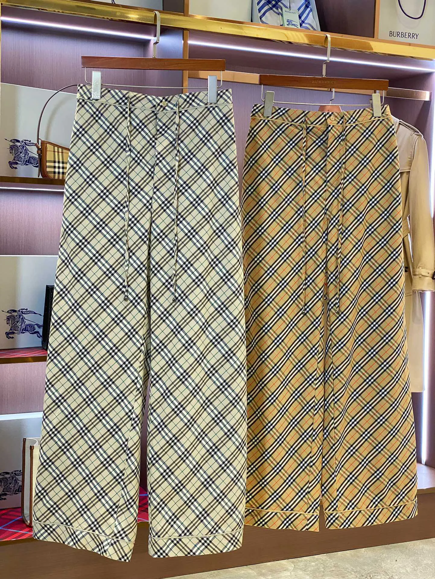 Брюки Женские Burberry 13428497