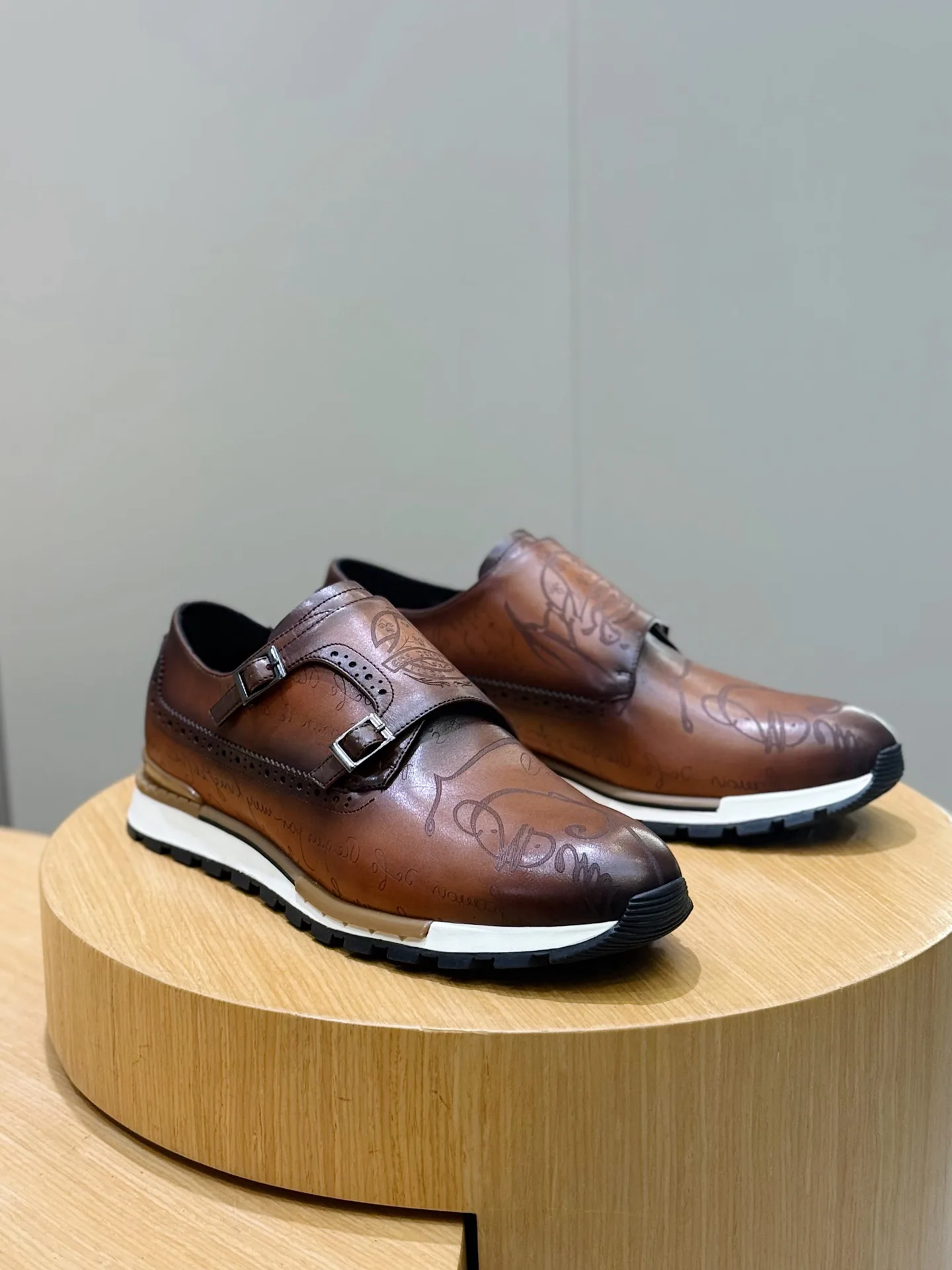 Кроссовки Мужские Berluti 11700045