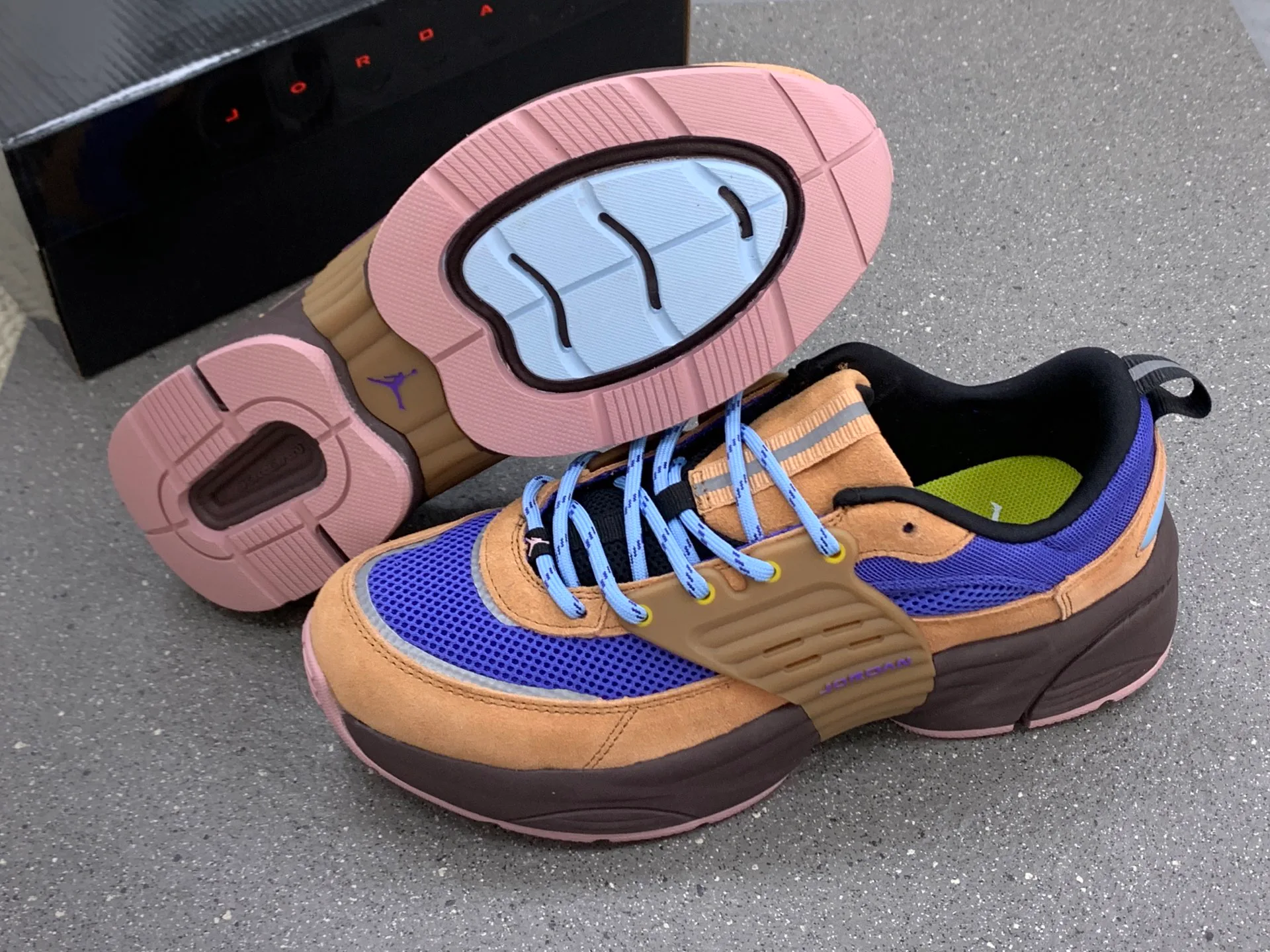 Кроссовки Женские Air Jordan 1261111