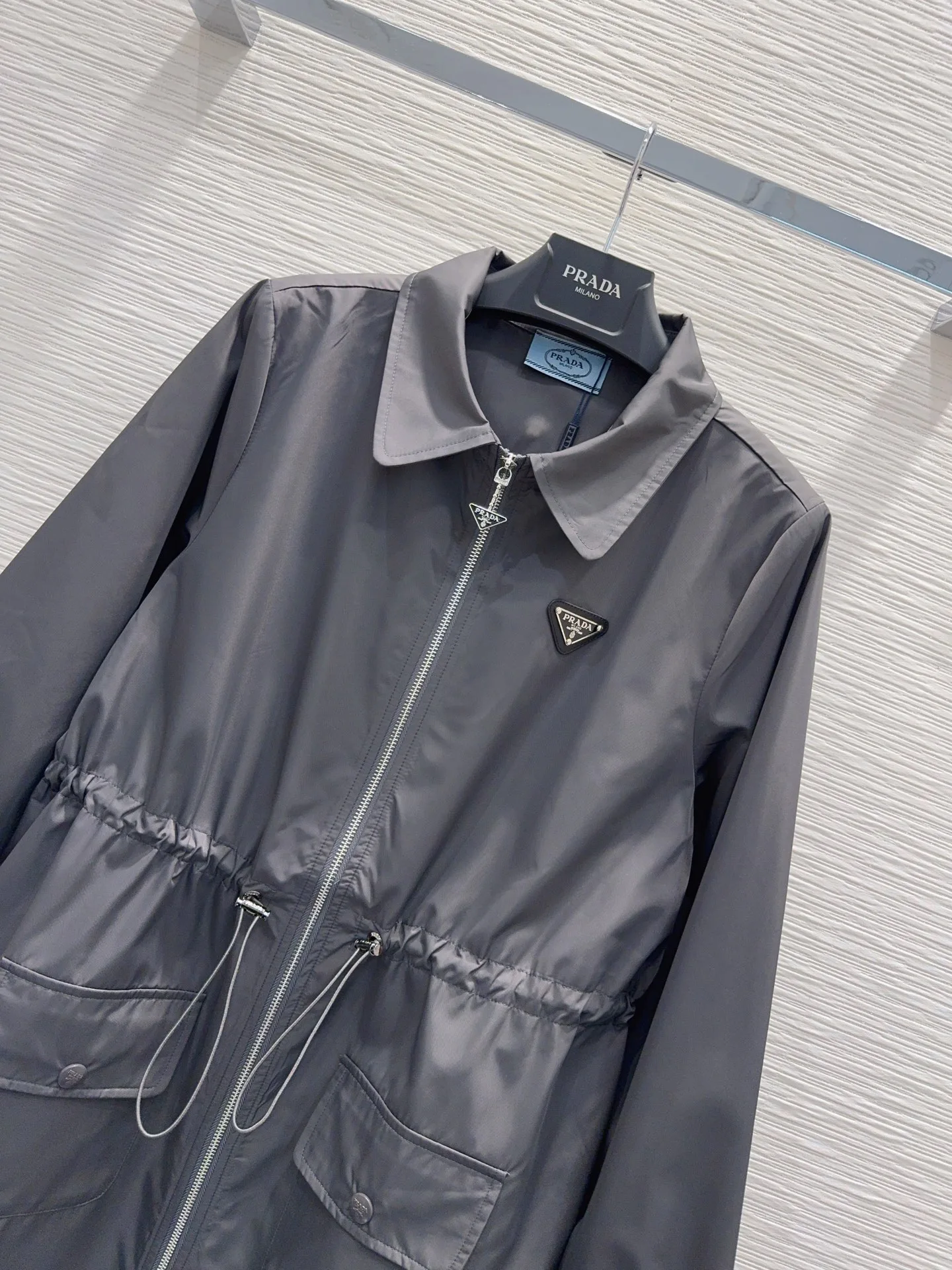 Куртки И Пуховики Женские Prada 17988397