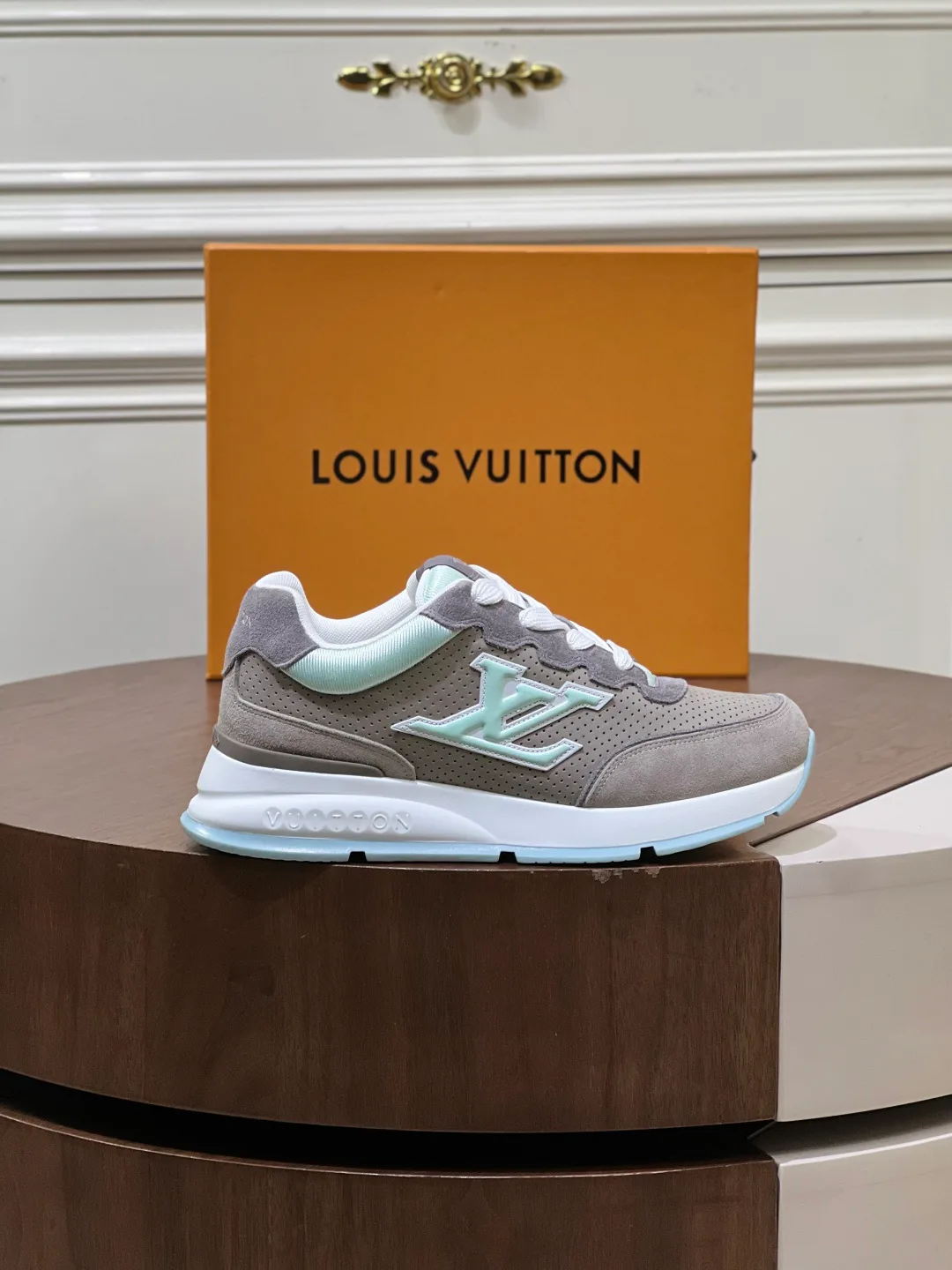 Кроссовки Мужские Louis Vuitton 17460372